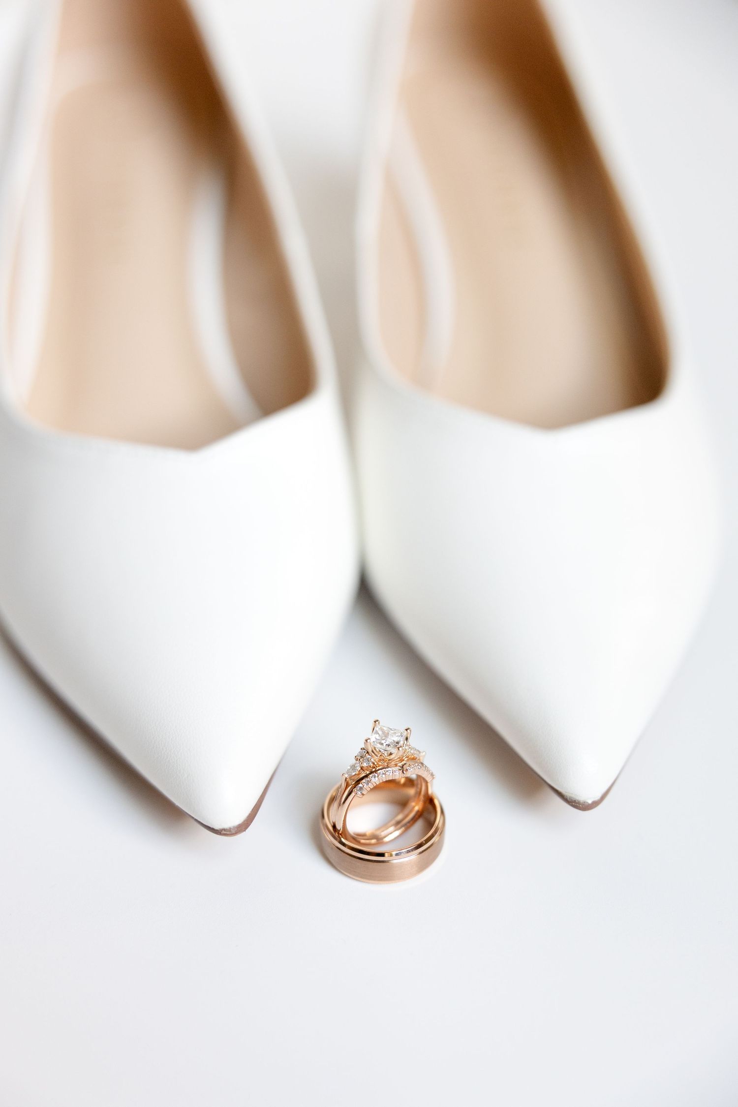 Light, airy wedding photography in Cleveland, Ohio. Ohio Wedding Photographers - Julia and Sean Photography, timeless, joyful wedding photos