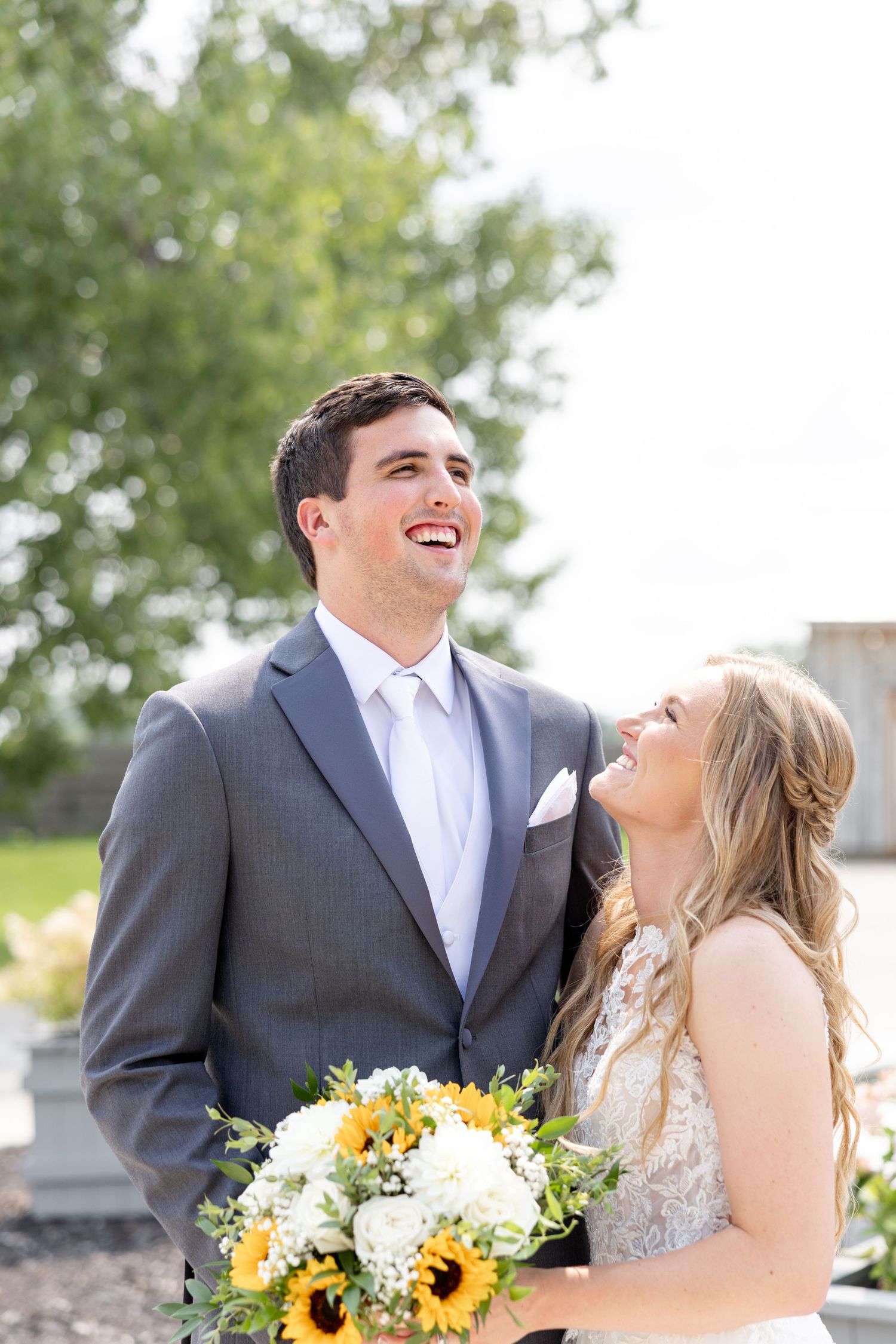Joyful summer wedding at The Bicentennial Barn in Dayton, Ohio, photographed by Dayton wedding photographers Julia and Sean Photography.