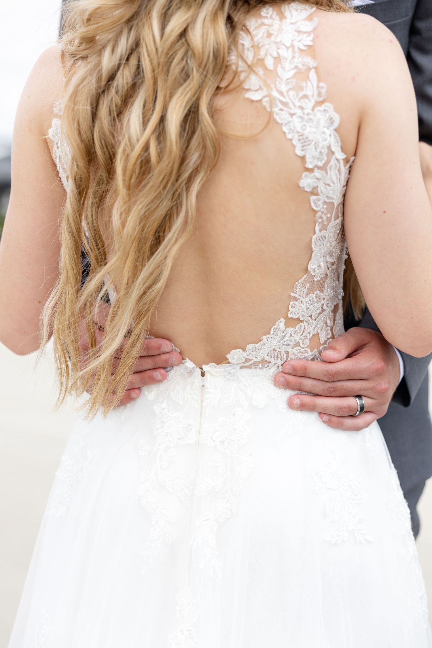Joyful summer wedding at The Bicentennial Barn in Dayton, Ohio, photographed by Dayton wedding photographers Julia and Sean Photography.