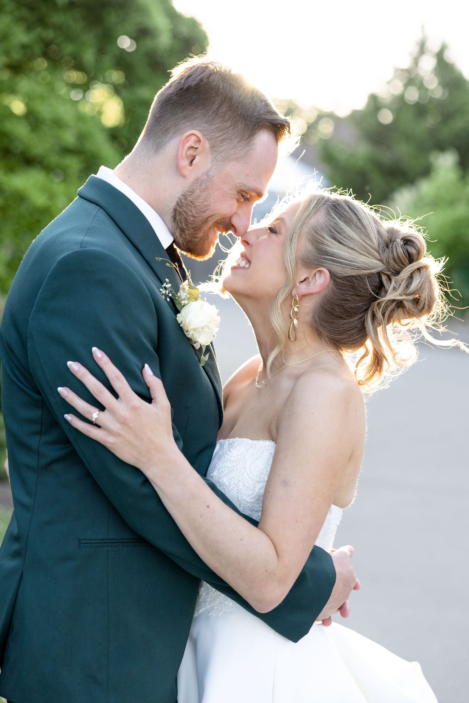 Wedding day photos at The Toledo Zoo in Toledo, Ohio photographed by Julia & Sean Photography, Ohio wedding photographers
