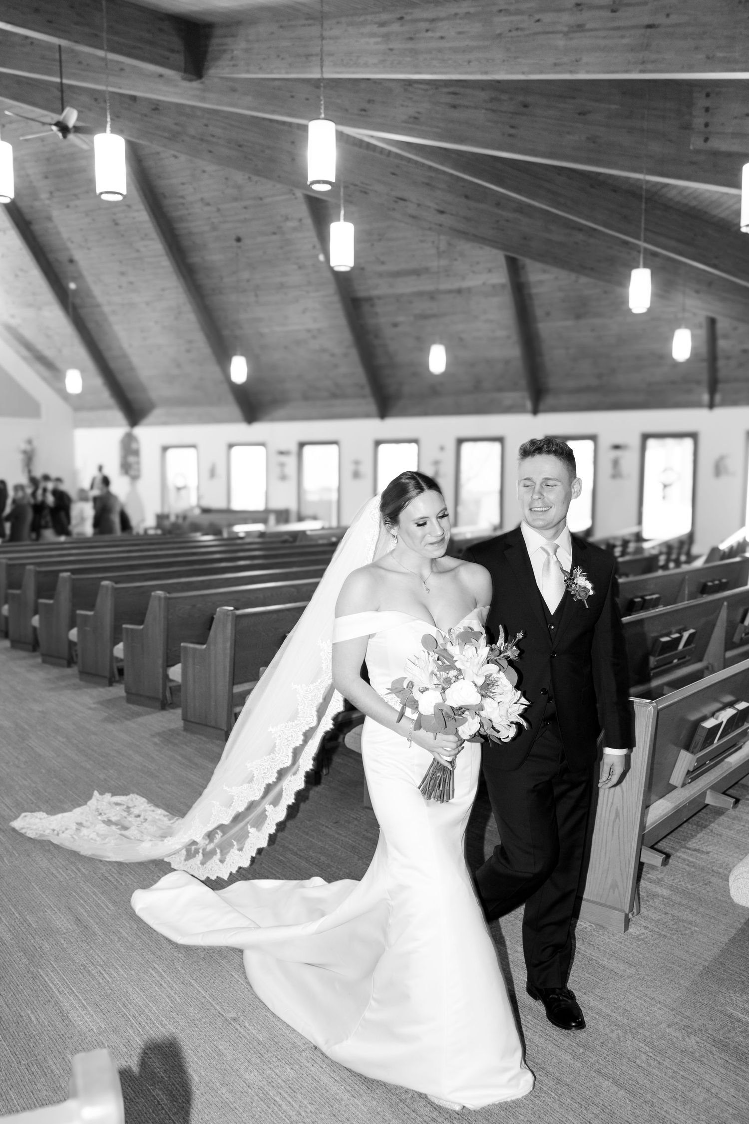 Light and airy wedding photography by Julia and Sean Photography, husband-and-wife photographers serving joyful brides in Dayton, Cincinnati