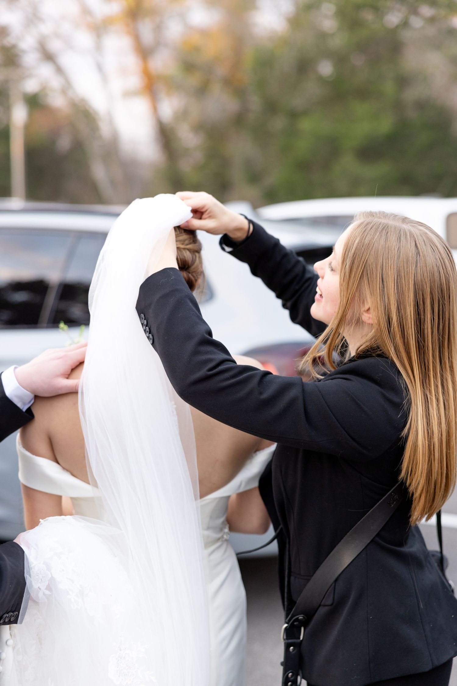 Light and airy wedding photography by Julia and Sean Photography, husband-and-wife photographers serving joyful brides in Dayton, Cincinnati