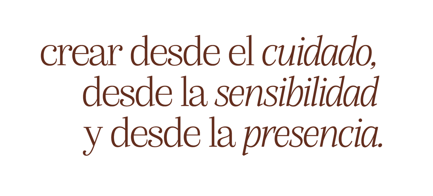 Three overlapping text phrases in Spanish about creating with care, sensitivity and presence against a light background.