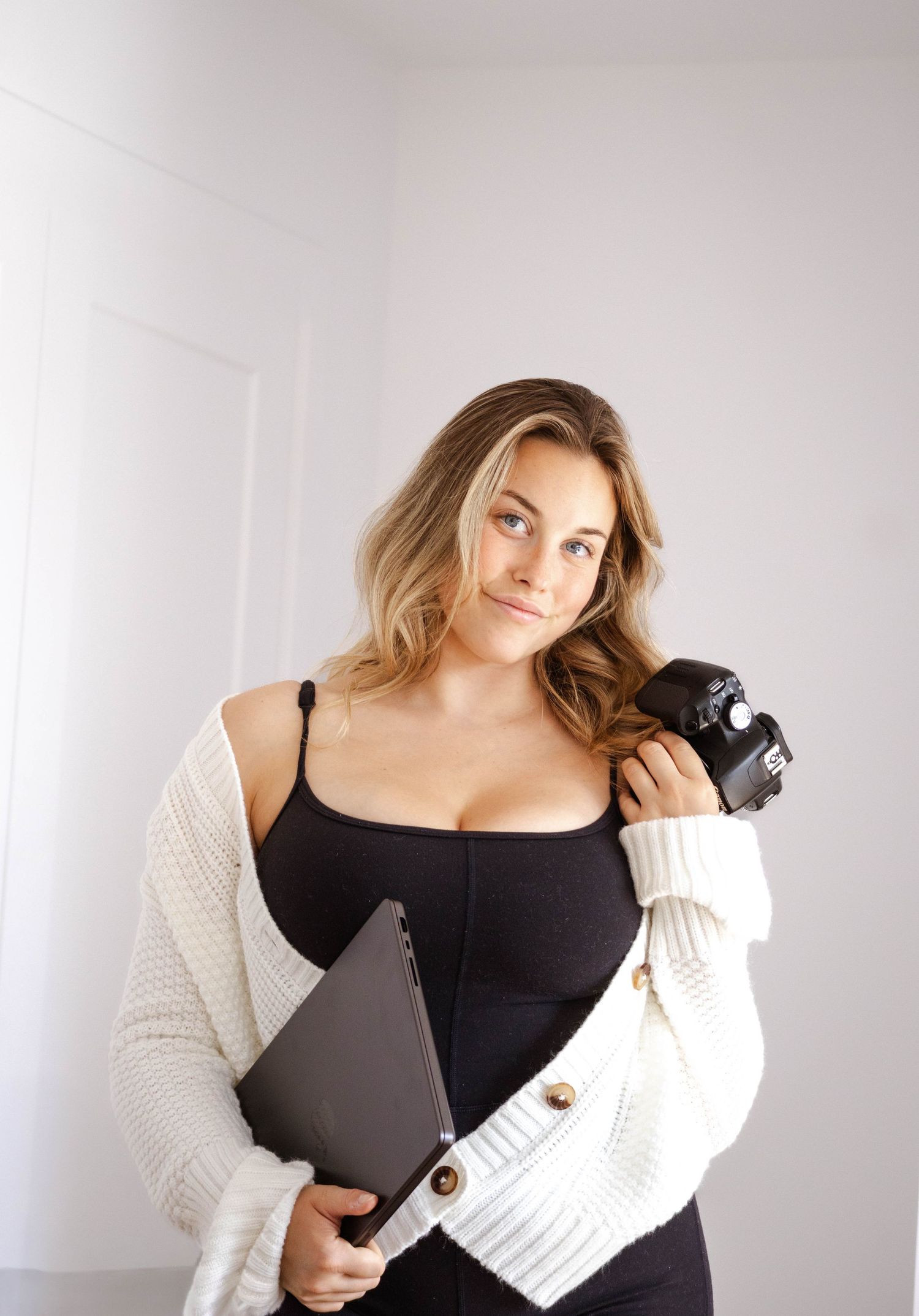 Gabrielle Nadon, photographe professionnelle basée sur la Rive-Sud de Montréal, spécialisée en photographie de mariage, famille, couple, mat