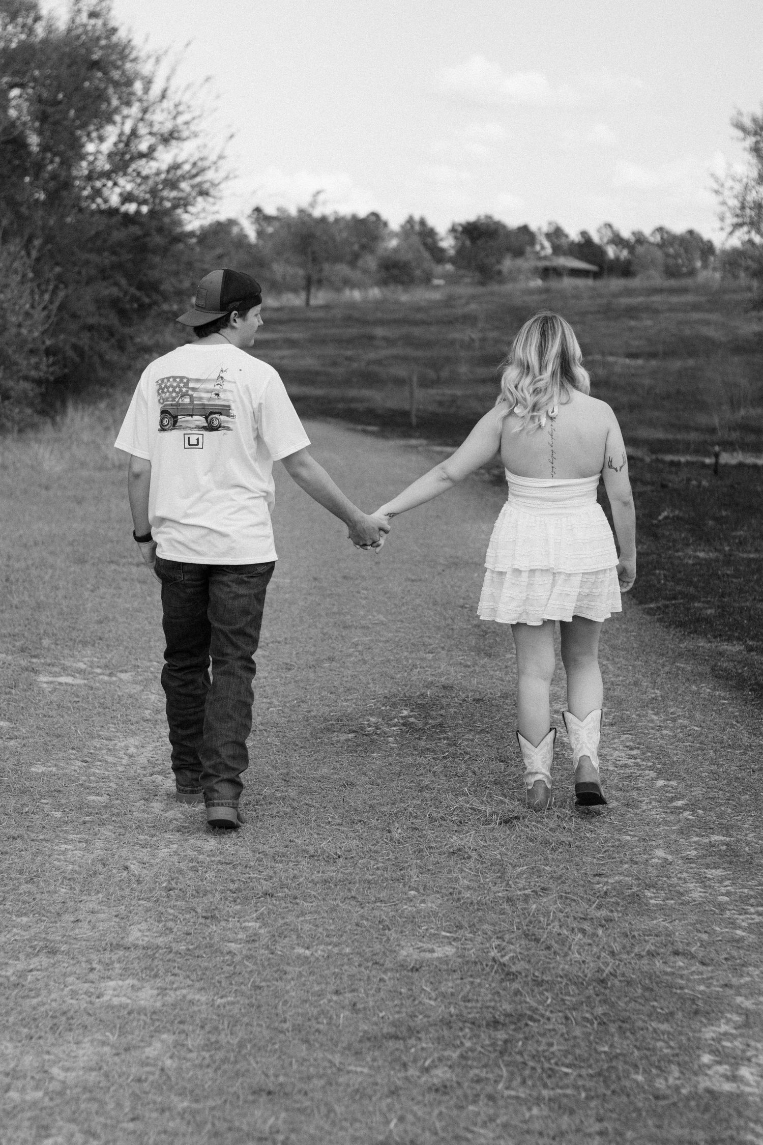 Couple holding hands and walking together in a candid outdoor photography session