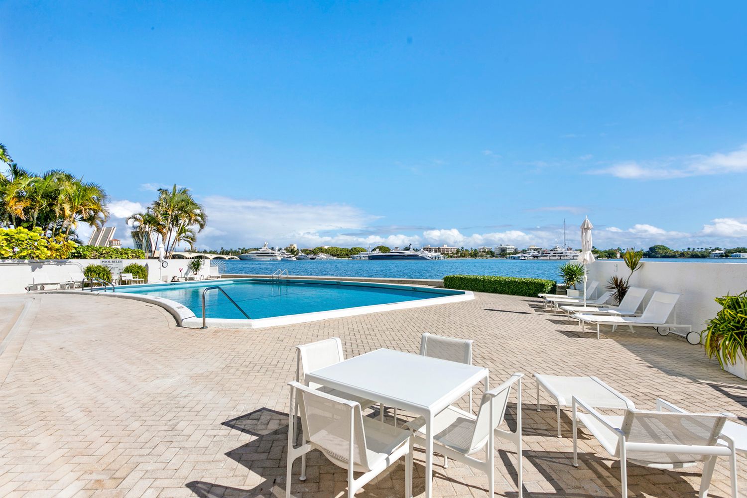 Luxurious waterfront pool deck Professional real estate photography in Palm Bech, Florida. brodiganphotograpy.com