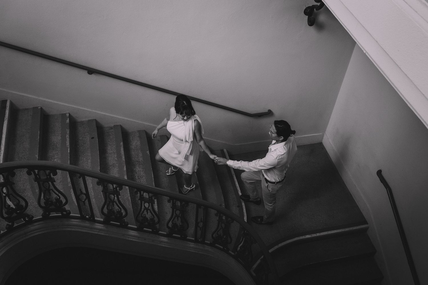 Pasadena City Hall Couple holding hand in black and white