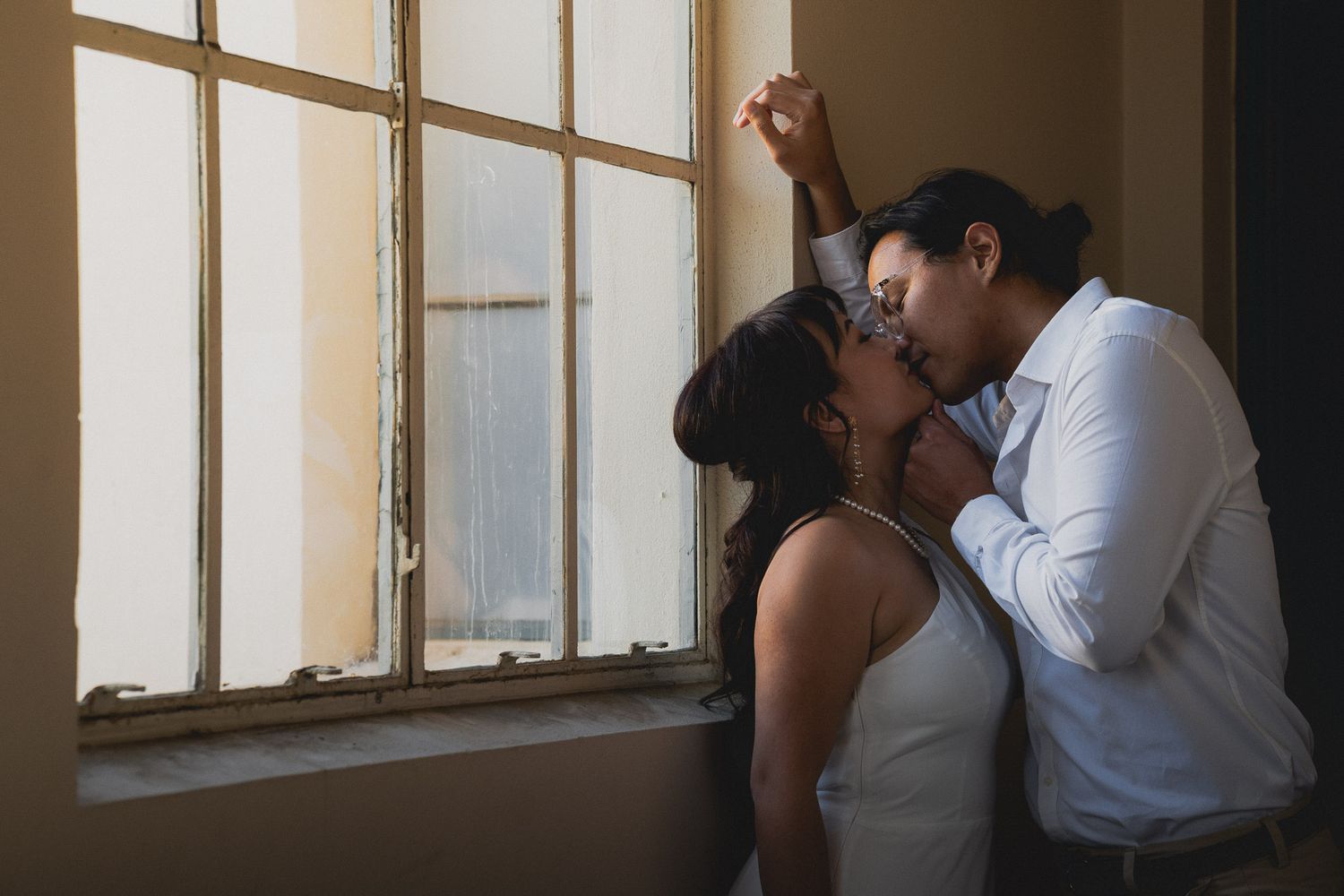 Storytelling Focused Photography at Pasadena City Hall for Couple Engagement