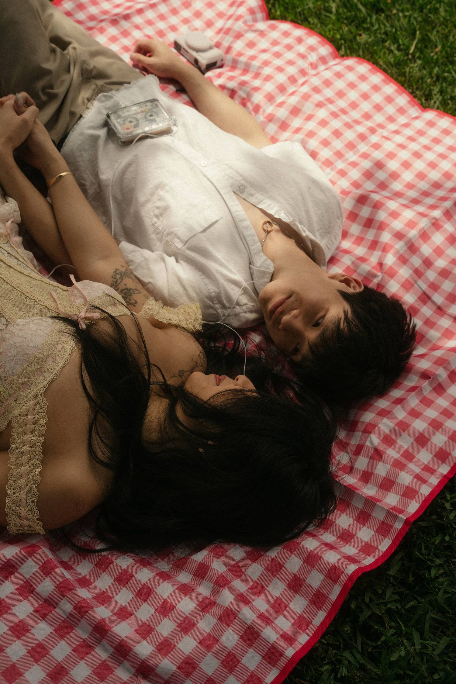 Candid Pasadena cinematic couple photographer At A Picnic | FrancisCinema
