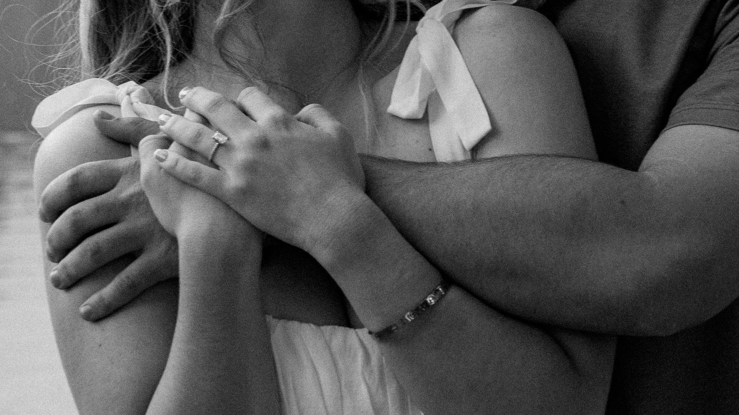 Couple embracing eachother