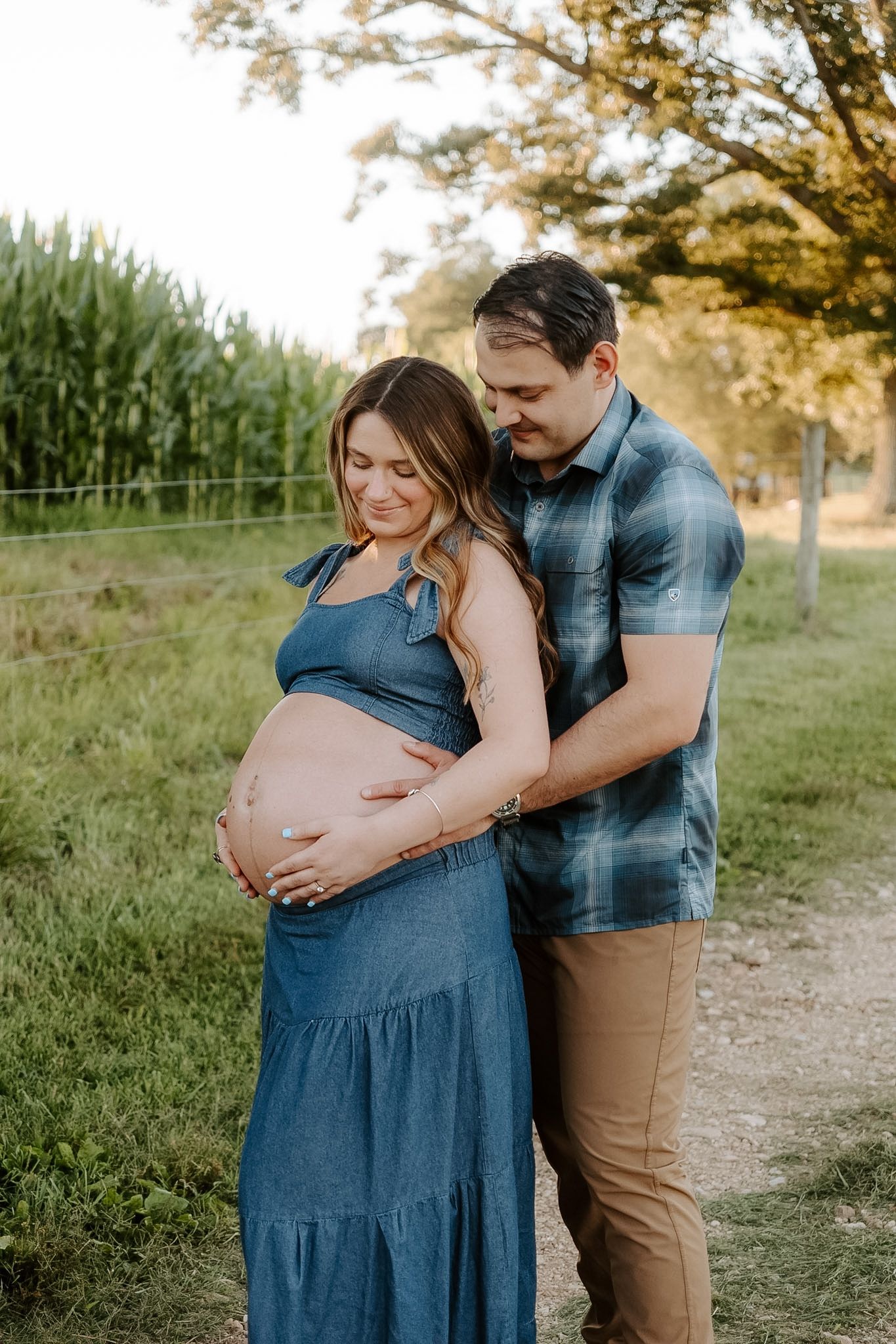 couple maternity, cornfield