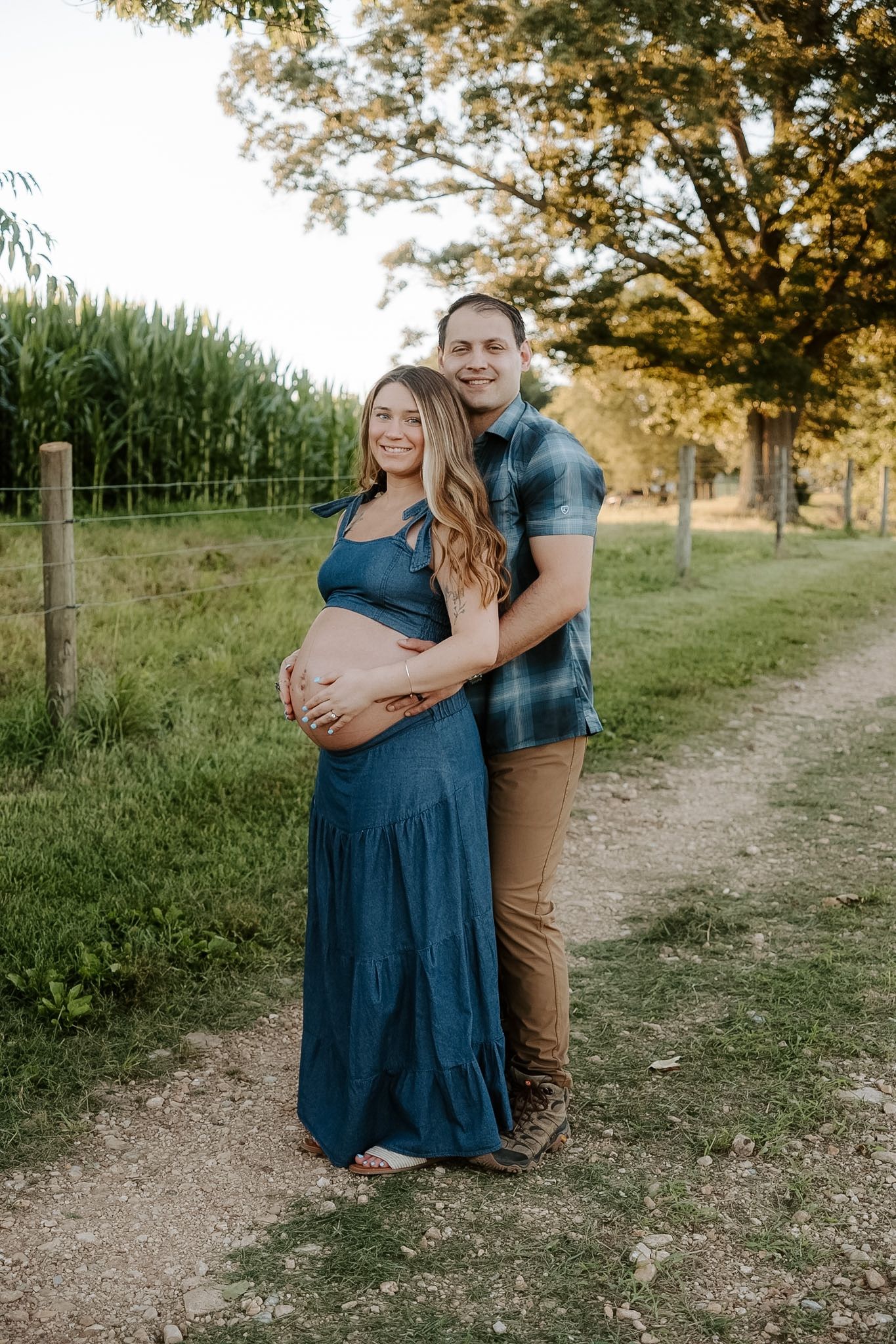 couple maternity, cornfield