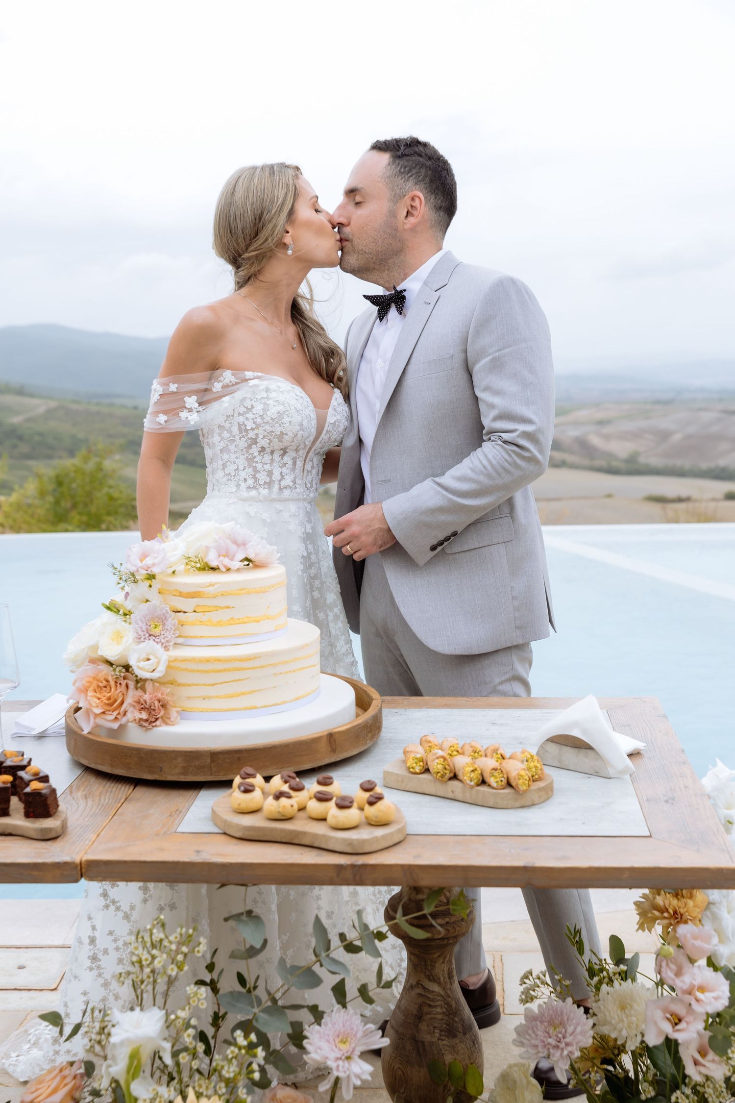 Tuscany wedding photographer in Montalcino at Capanna Suits Hotel