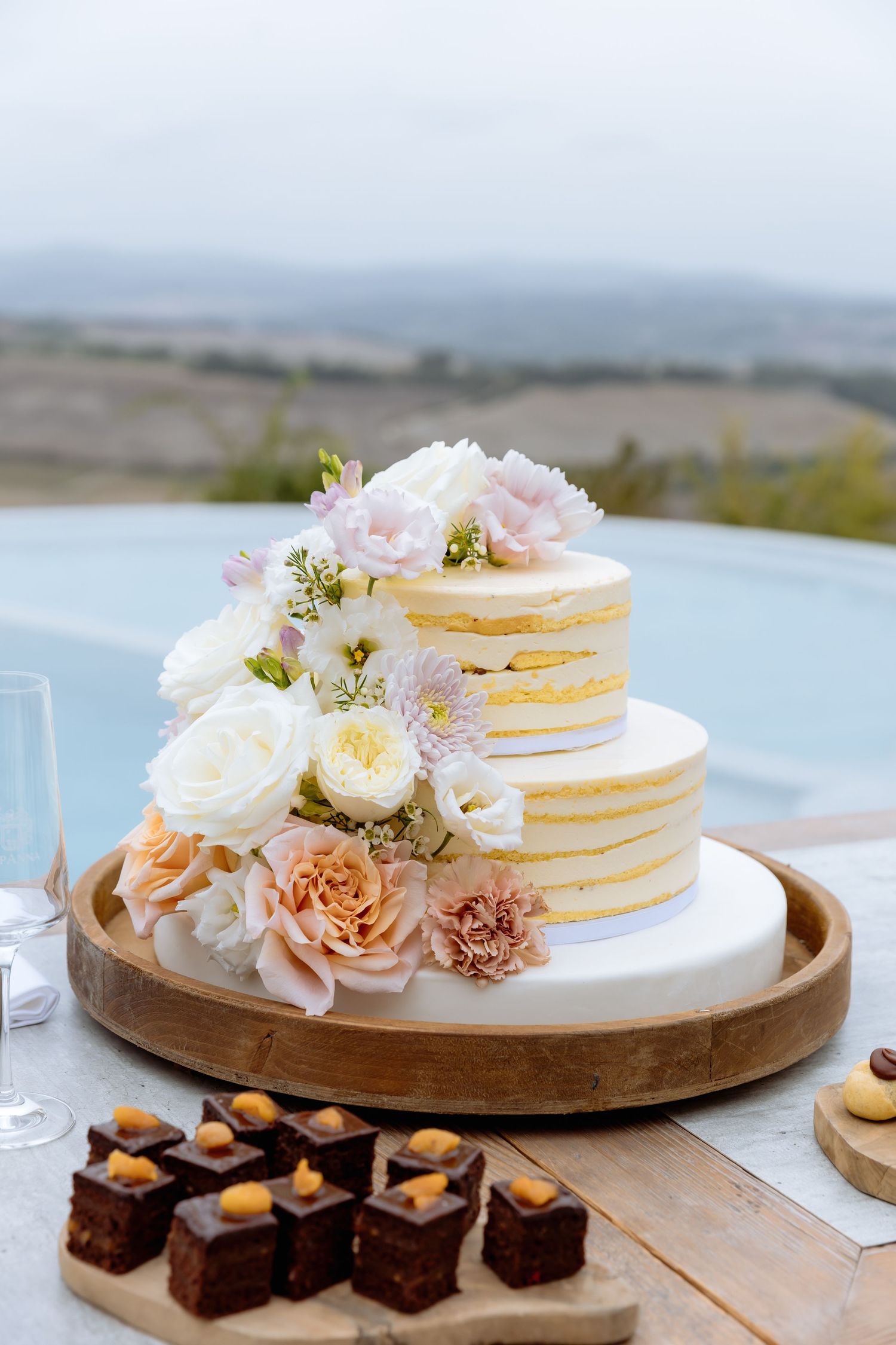 Tuscany wedding photographer in Montalcino at Capanna Suits Hotel