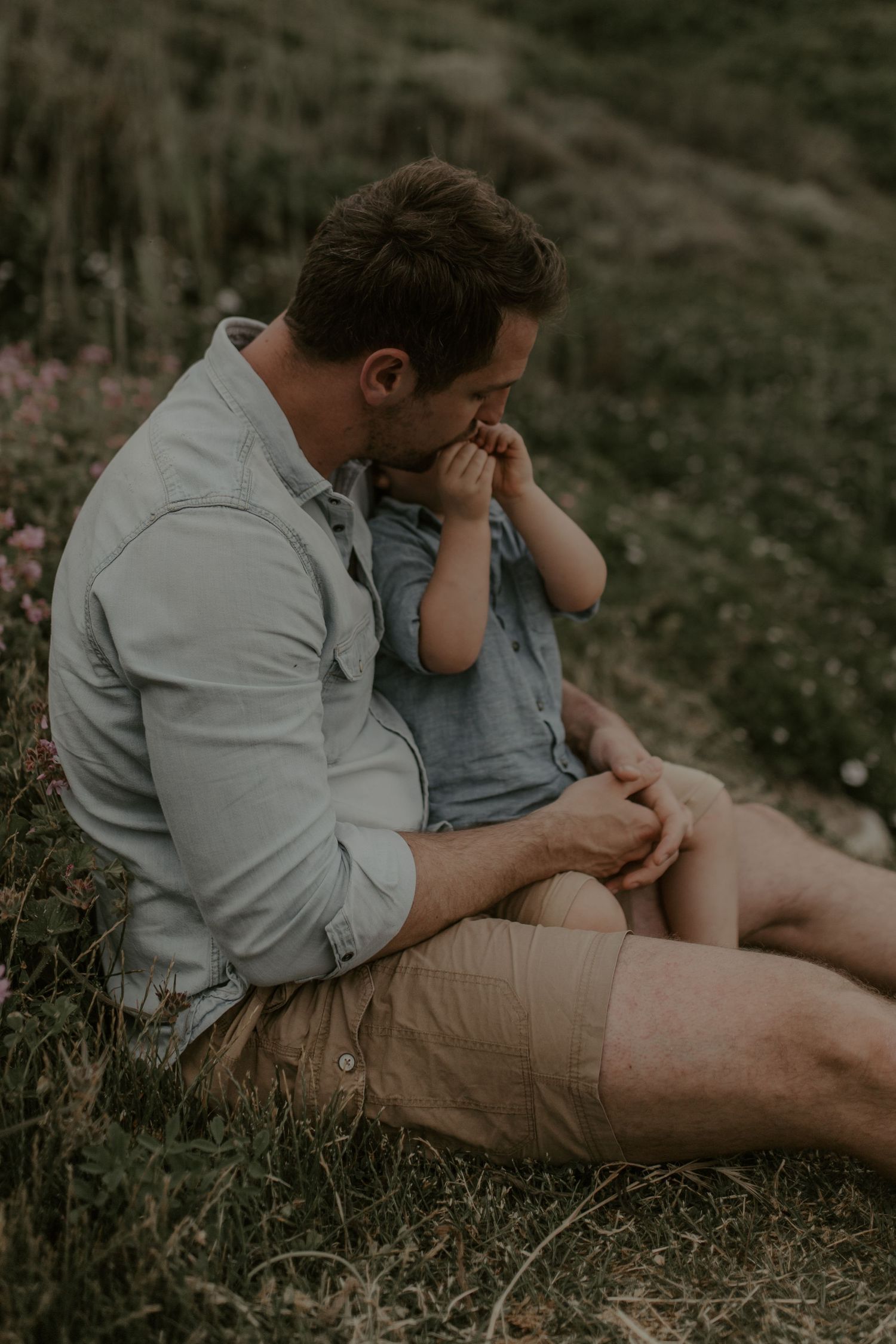 Soft, natural light family portraits

Family photos that feel real, not posed

Storytelling family photography