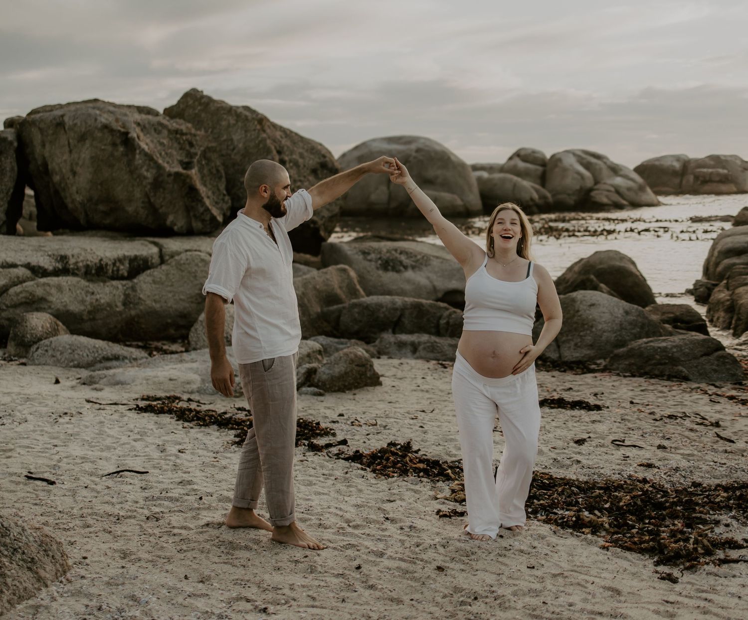 Lifestyle maternity photography Cape Town
Barefoot, natural maternity photos
Wind, light, and love
Unposed maternity photography