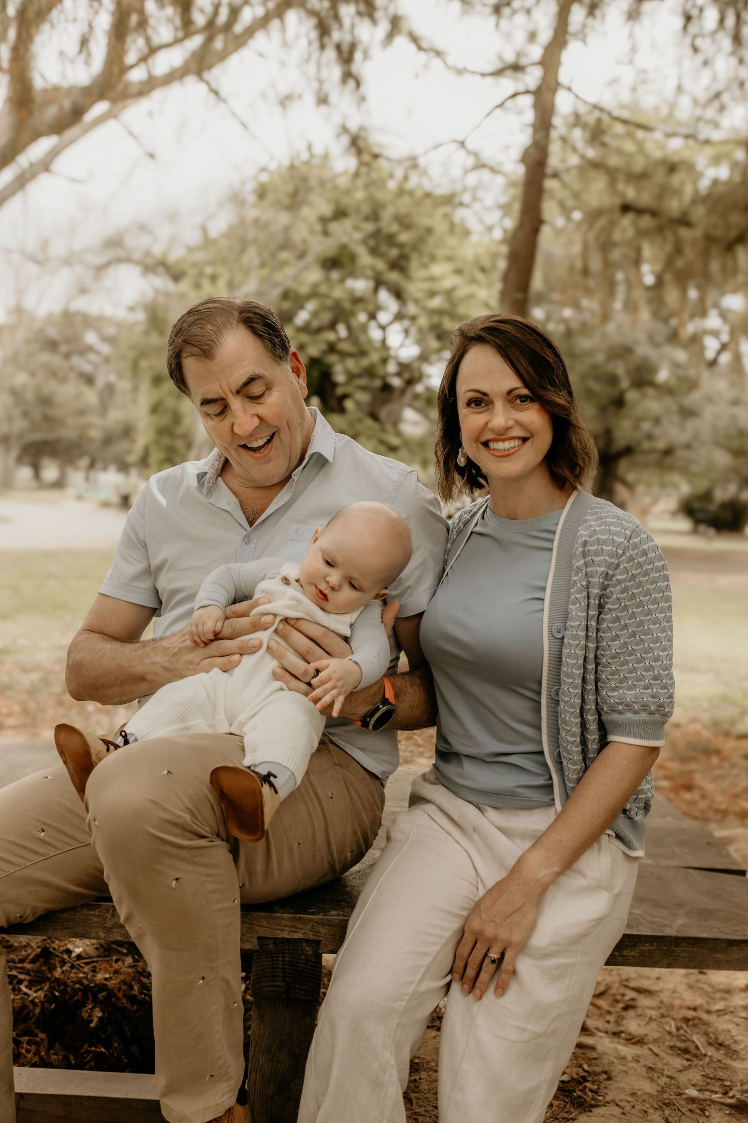 Family portraits with soft tones in Cape Town

Family photography focused on love and movement in Cape Town

Timeless family photos in natur