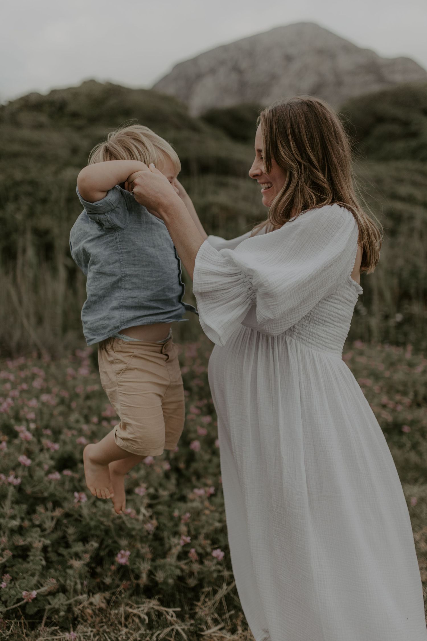 Soft, natural light family portraits

Family photos that feel real, not posed

Storytelling family photography