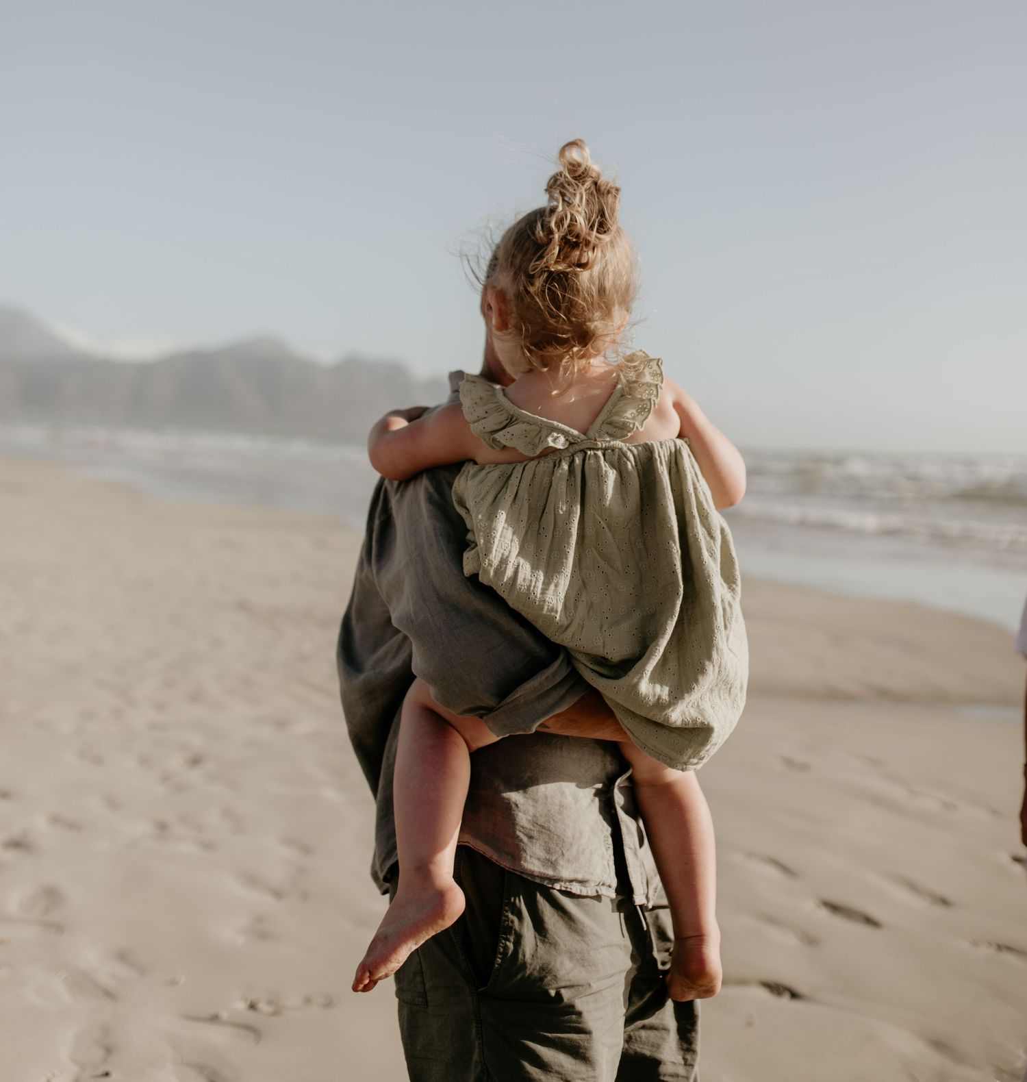 Family photos that capture your everyday magic

Warm, earthy family photography style

Family portraits with a timeless, neutral aesthetic