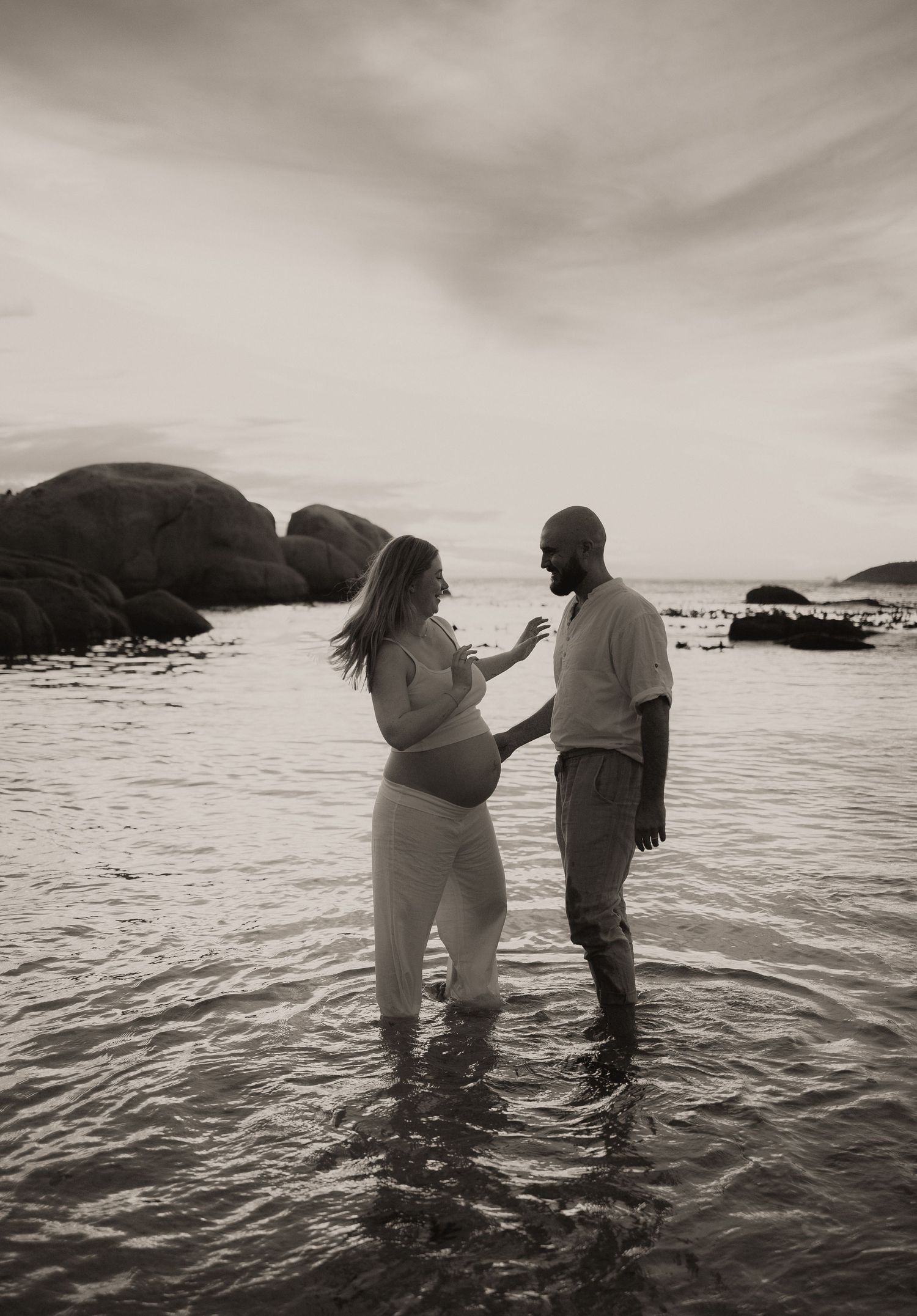 Relaxed maternity sessions in nature
Lifestyle maternity photography Cape Town
Barefoot, natural maternity photos