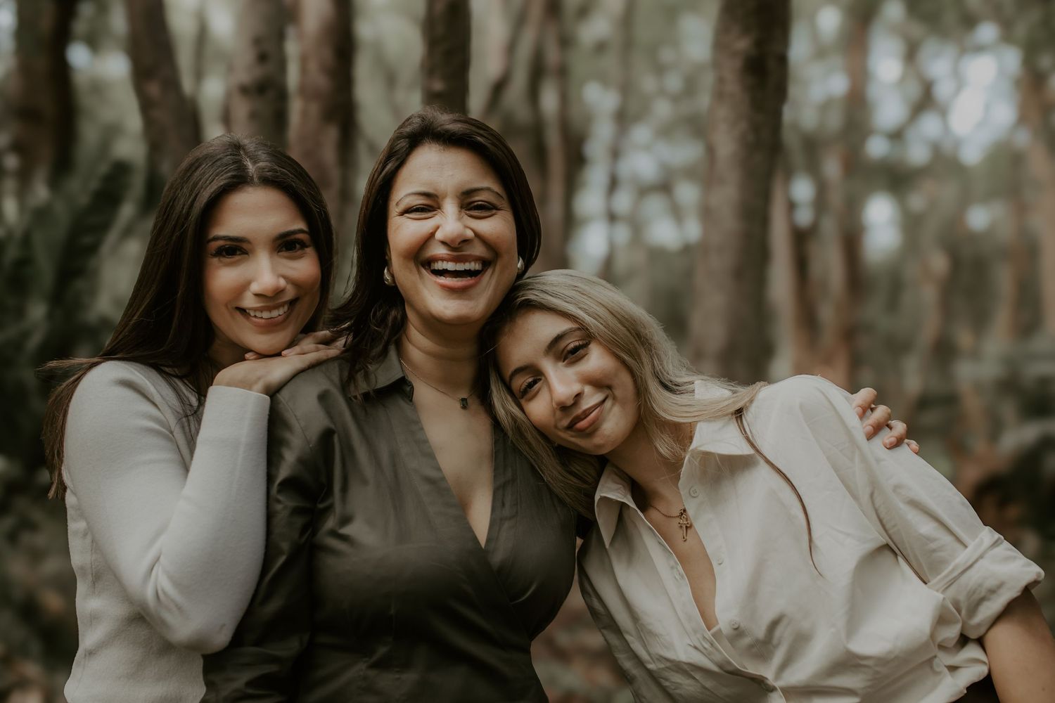 Family portraits with soft tones in Cape Town

Family photography focused on love and movement in Cape Town

Timeless family photos in natur