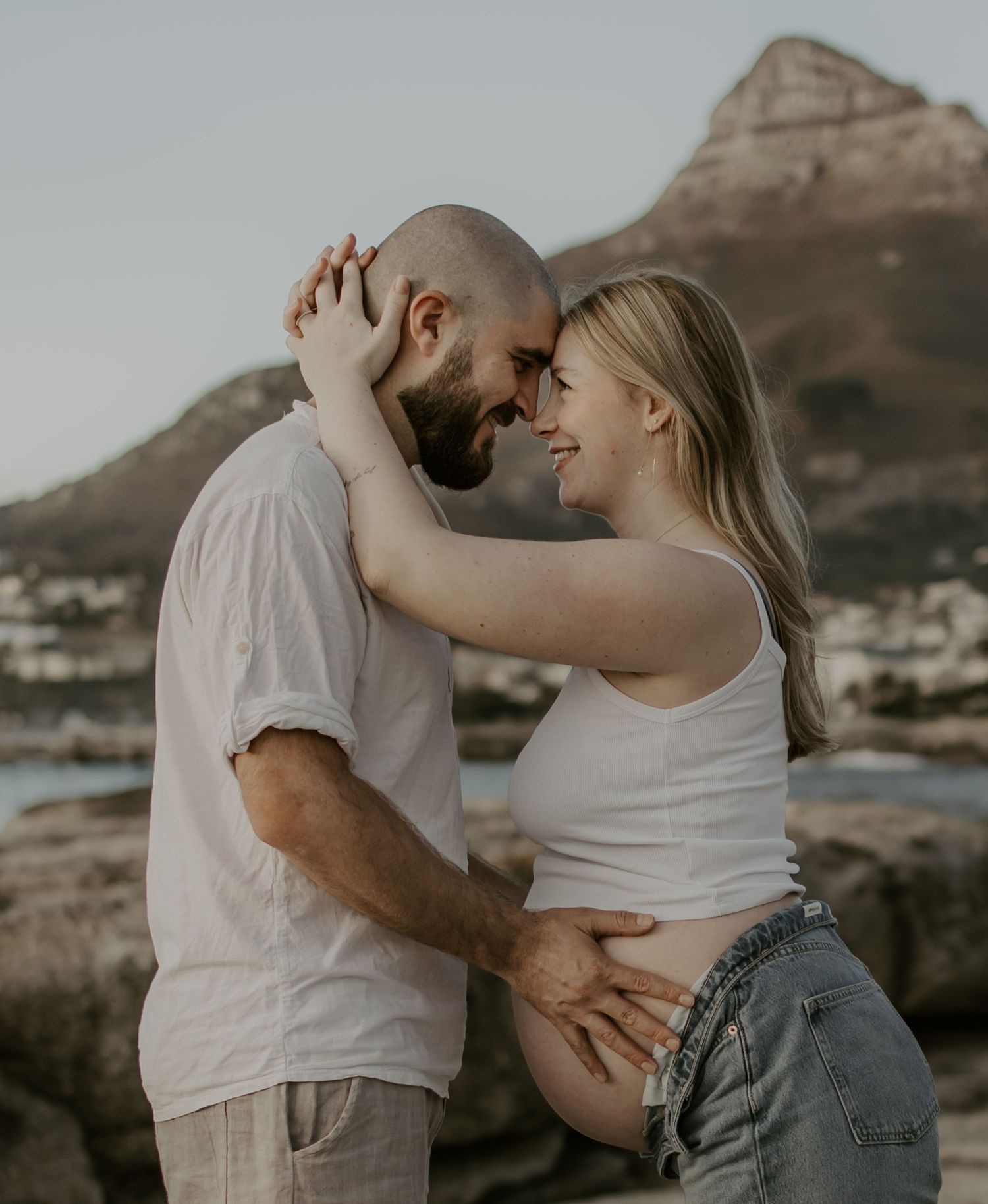 Organic maternity photography in Cape Town
Less posing, more feeling
Natural tones, soft textures, real emotion