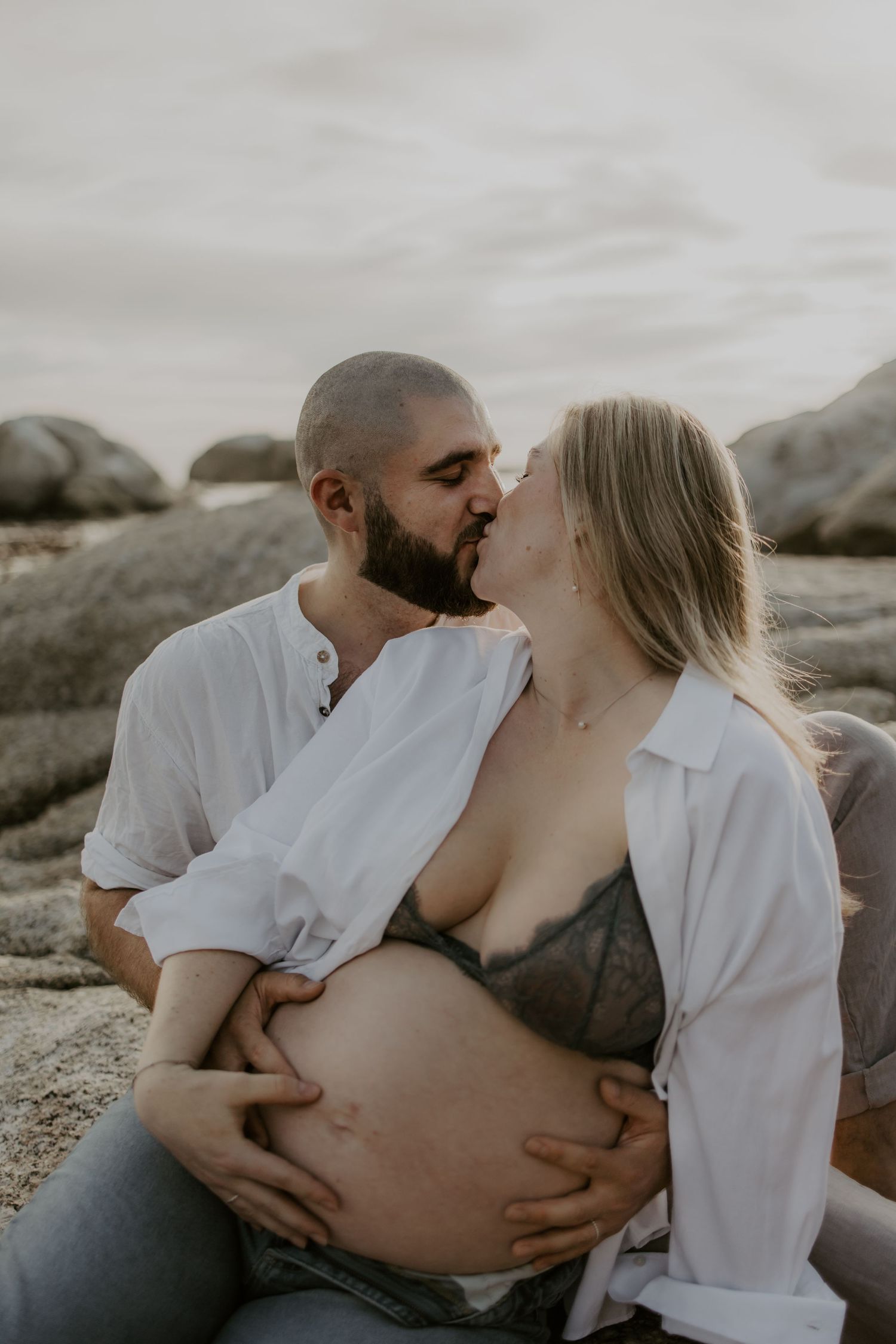 High-end maternity portraits in natural settings
Elegant maternity photography experience Cape Town
Golden hour family photography Cape Town
