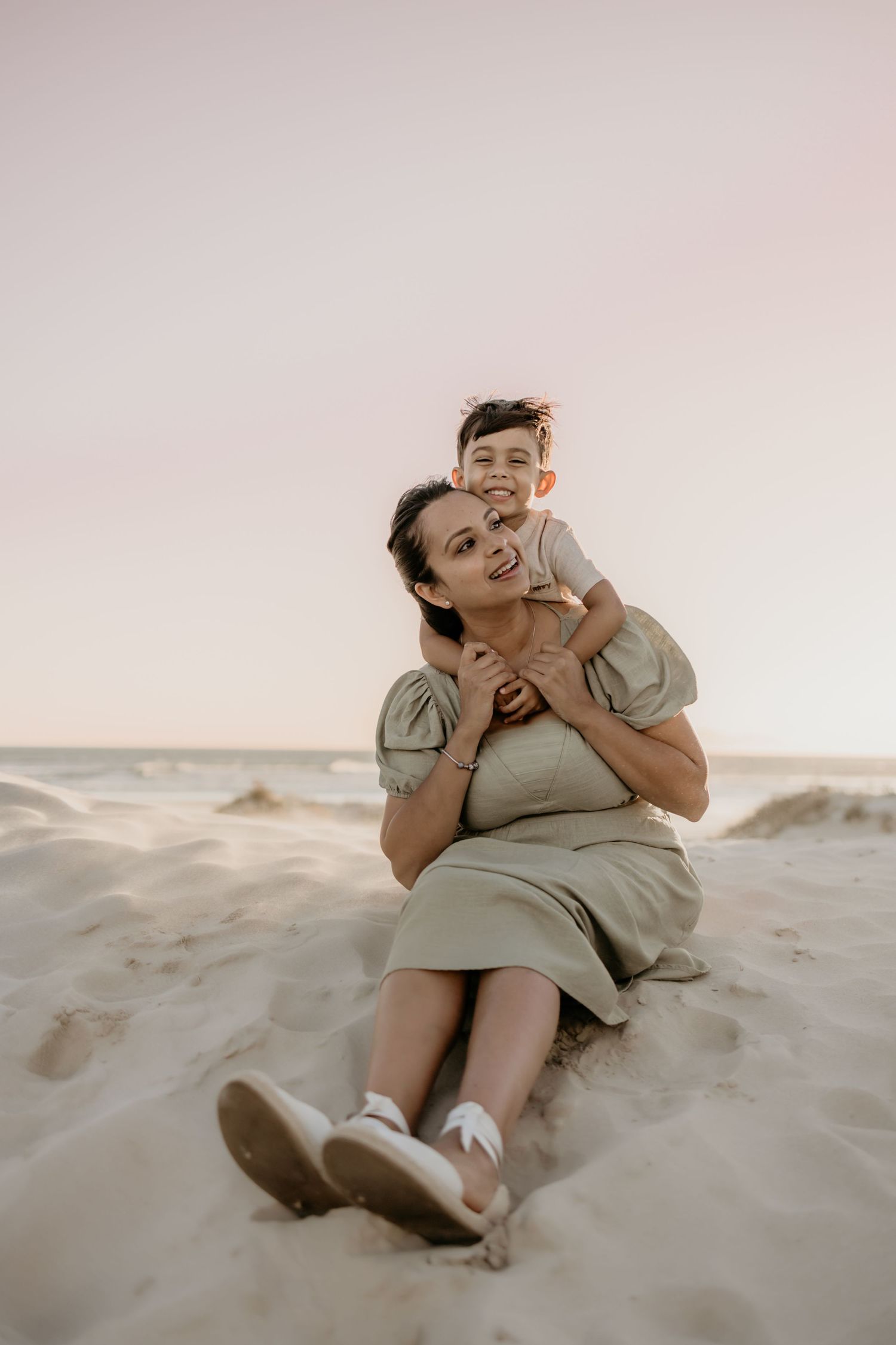 Beach family photoshoot in Strand at golden hour.
Sunset family photography in Cape Town.
Family travel photography