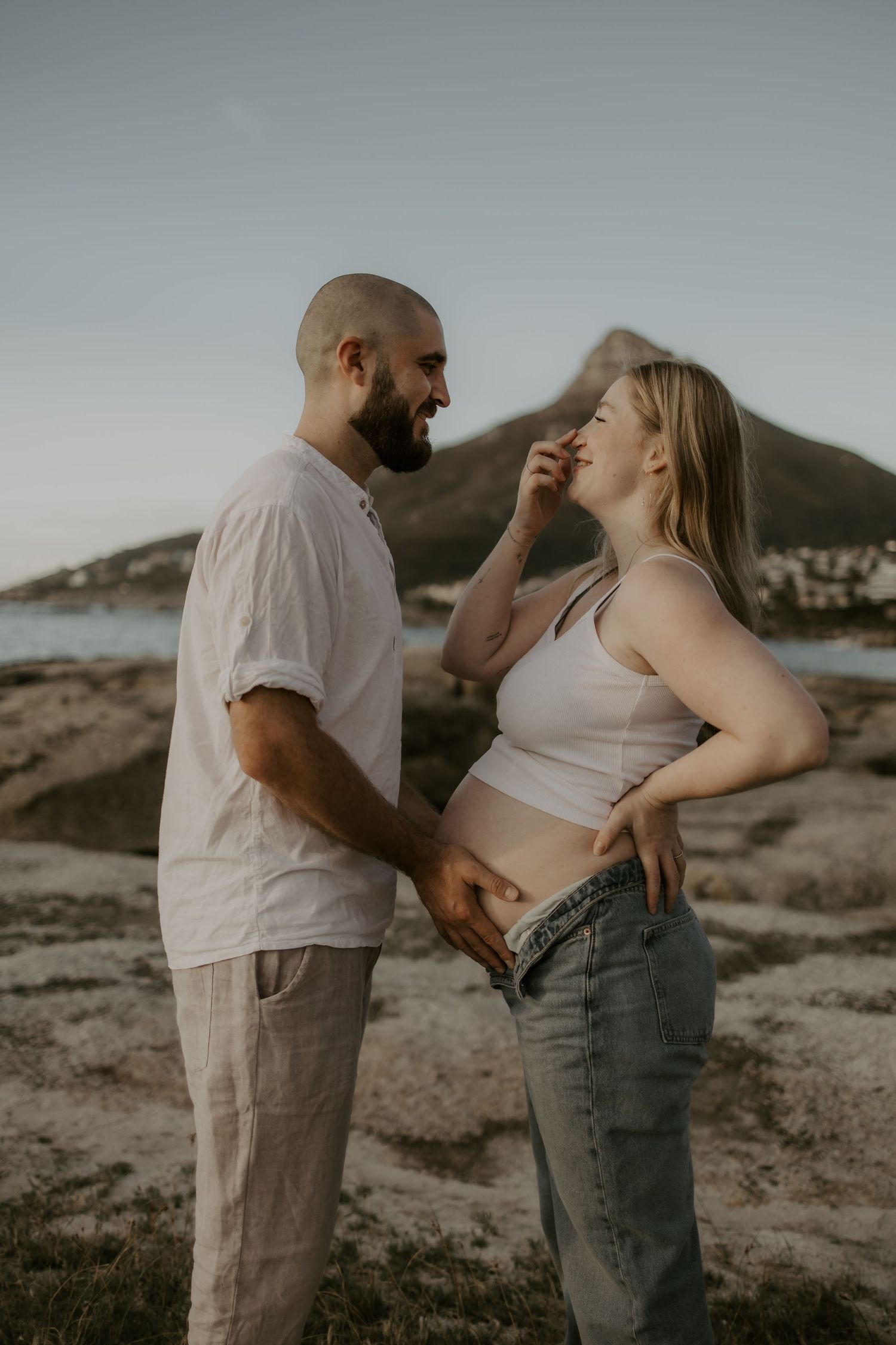 Relaxed maternity sessions in nature
Lifestyle maternity photography Cape Town
Barefoot, natural maternity photos