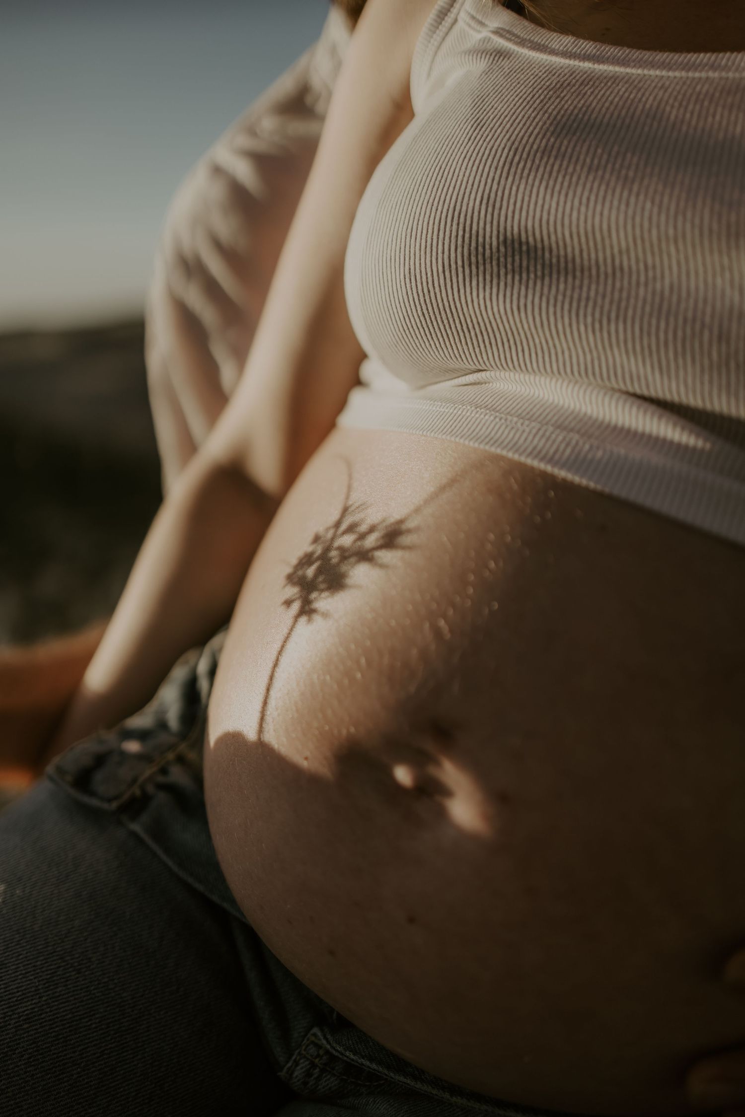 Organic maternity photography in Cape Town
Less posing, more feeling
Natural tones, soft textures, real emotion