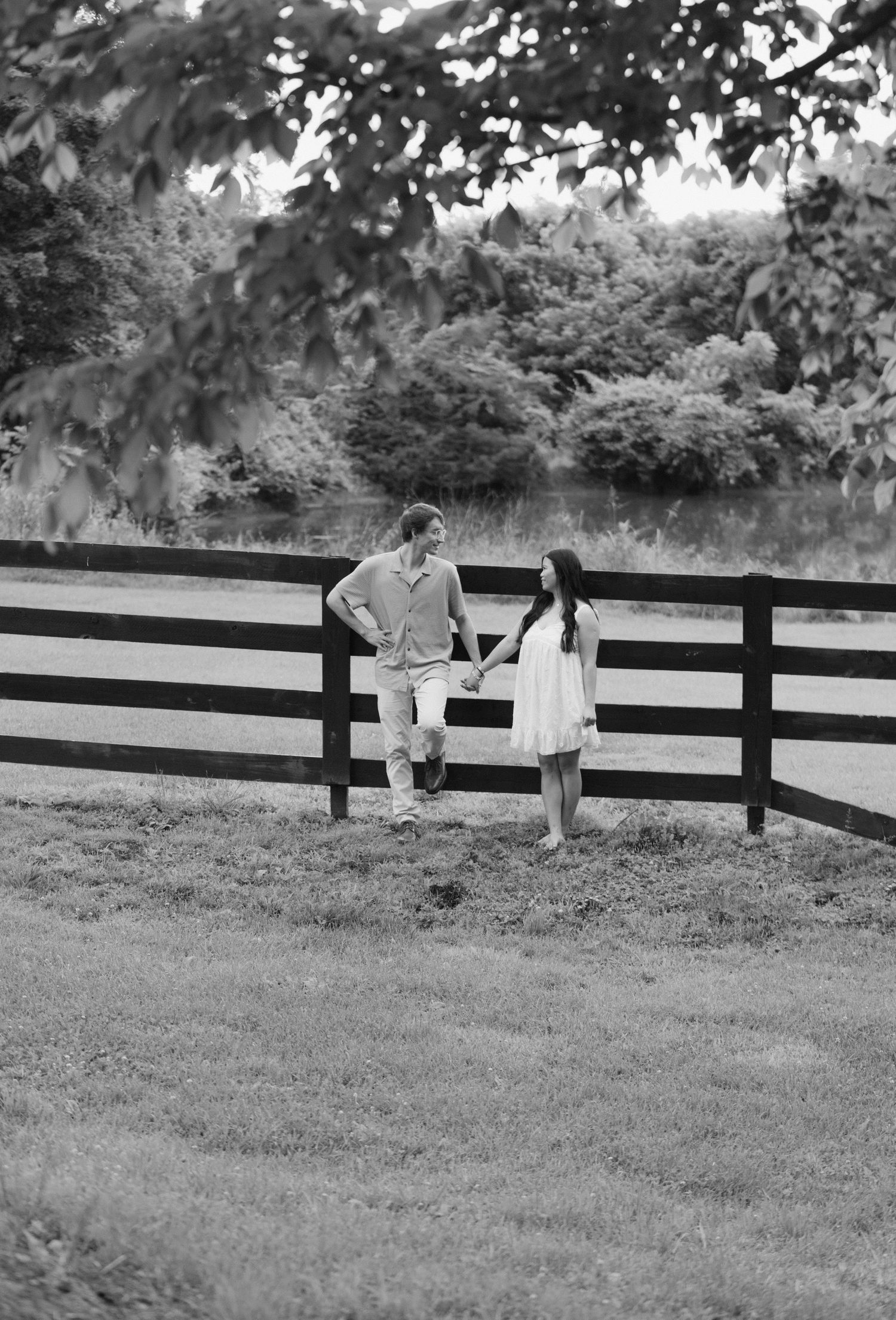 Candid engagement photos of a coupler holding hands in Brentwood, TN