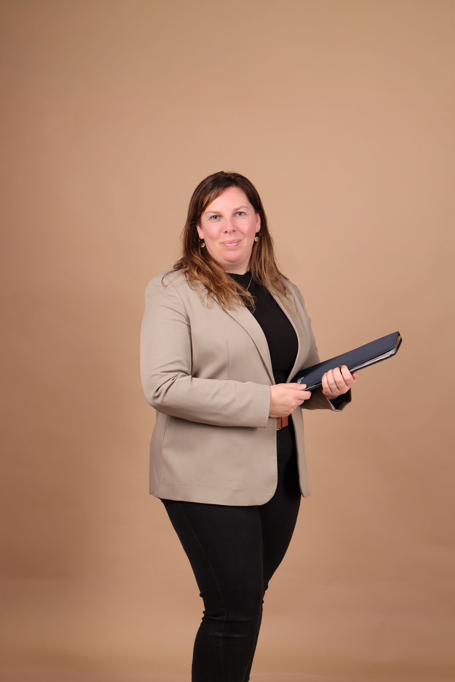 Portrait professionnel réalisé par Cindy Poulet à Septvaux. Séance photo 