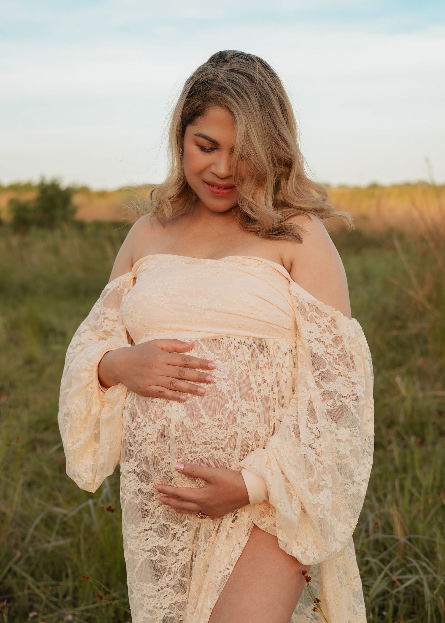 Romantic outdoor maternity portraits captured at Lake Runnymede Conservation Area, one of St. Cloud's most beautiful outdoor photography loc