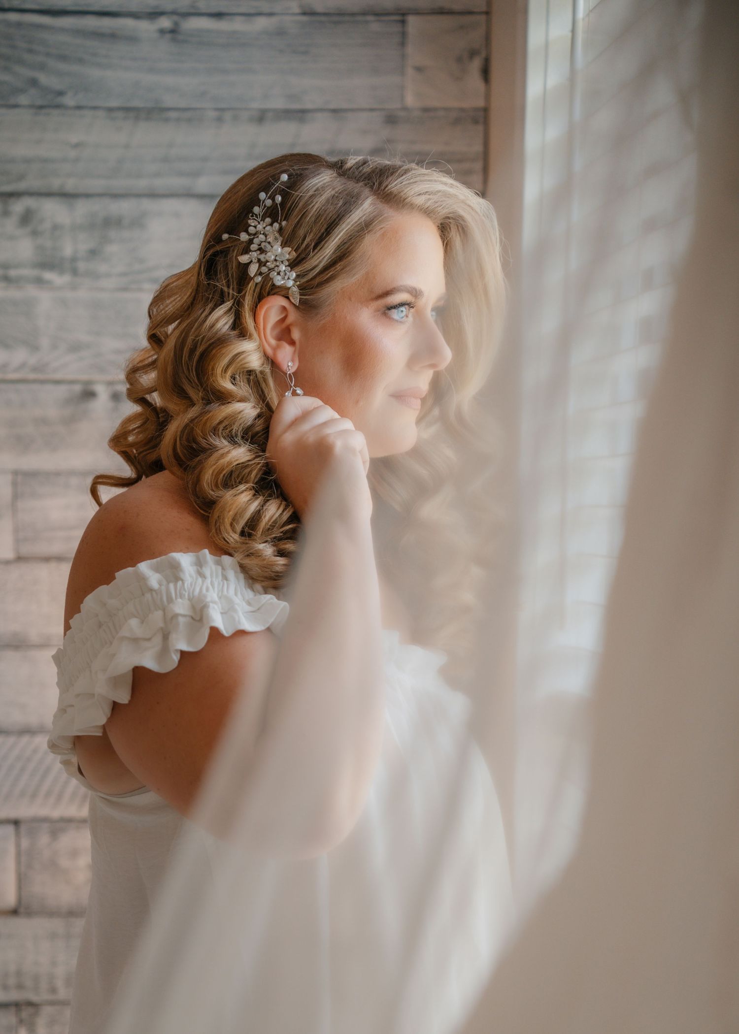Bridal portraits at Moss Estates wedding venue in Central Florida by wedding photographer Erin Laine Photo
