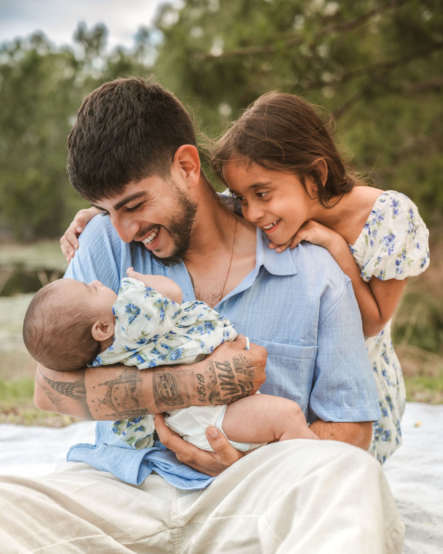 Warm, true-to-life family photography captured during an outdoor Orlando family session.