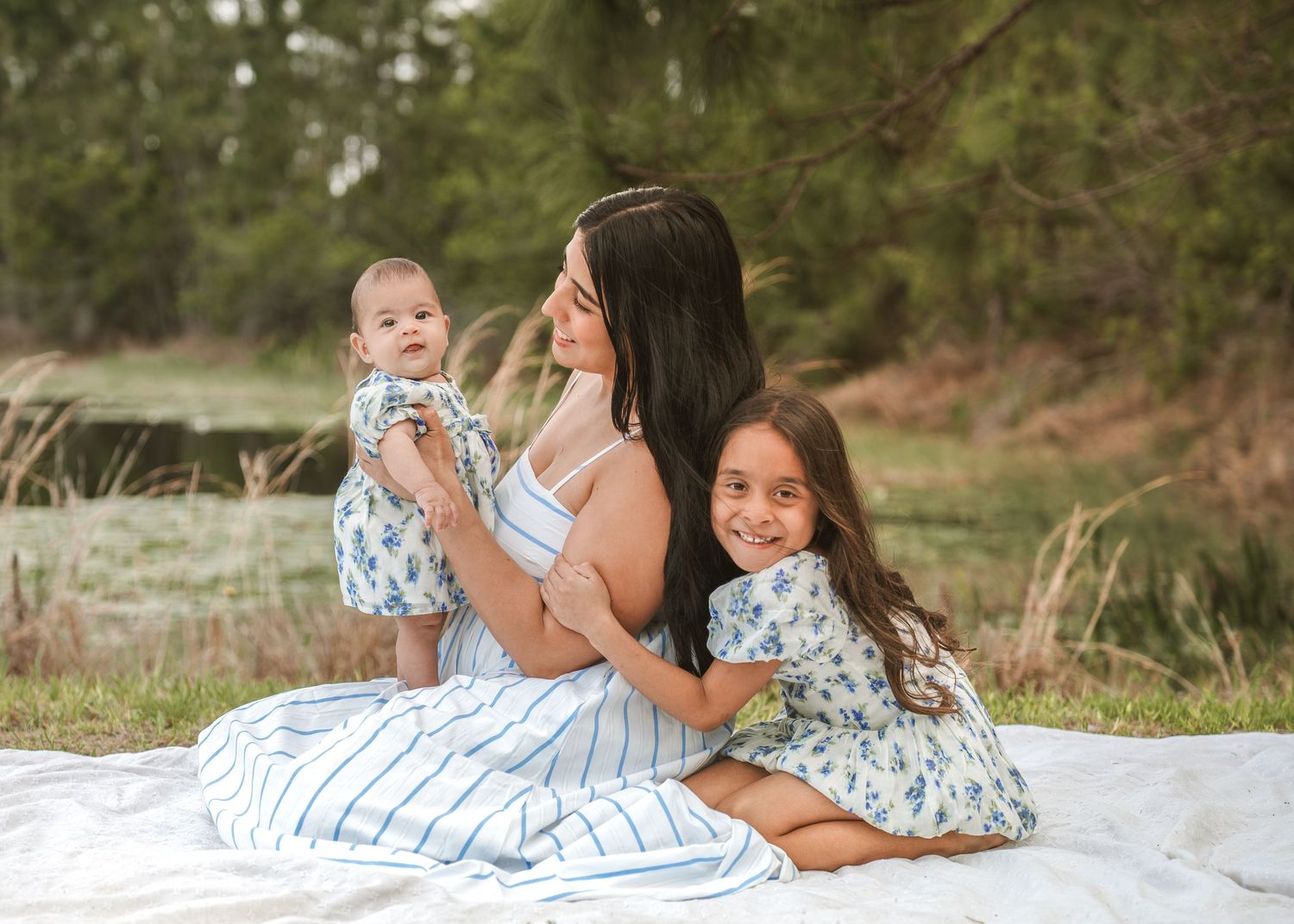 Outdoor picnic motherhood photography portraits celebrating genuine family connection in St. Cloud Florida