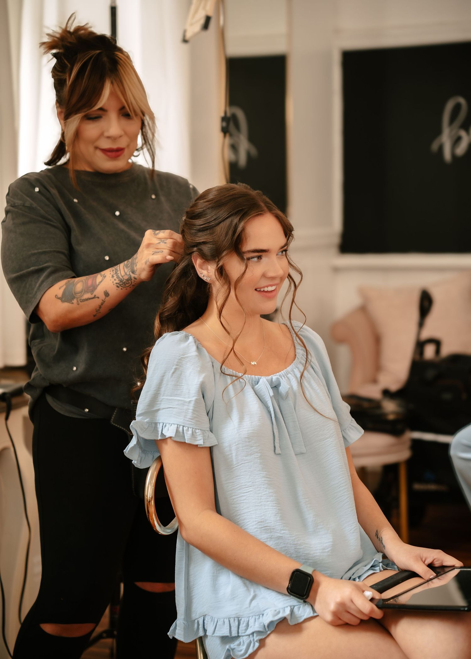 Beautiful bridal suite moments captured as the bride and her bridesmaids prepare for the wedding at Historic Venue 1902.