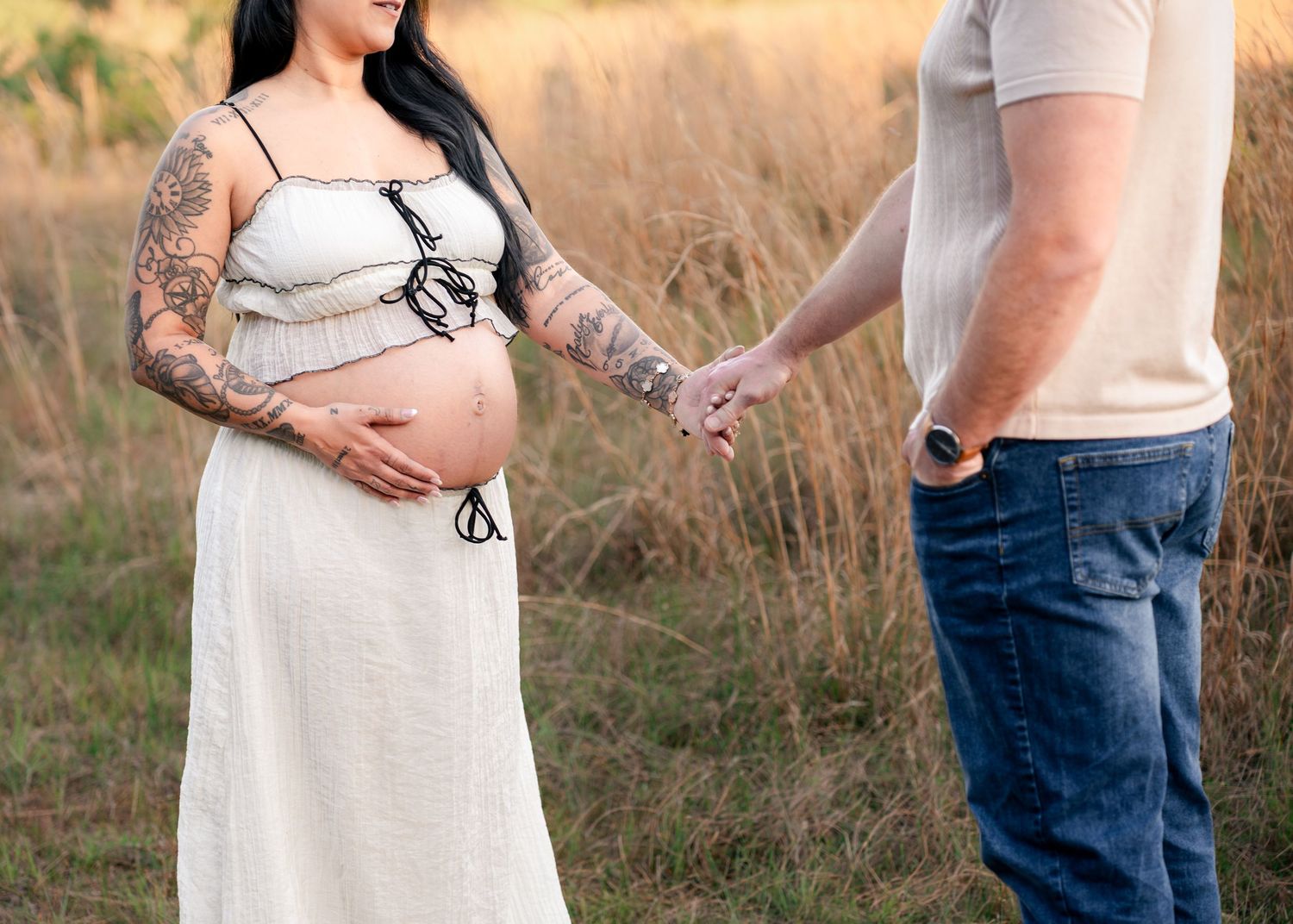 Warm and natural maternity photography featuring an expecting couple at Lake Runnymede Conservation Area in St Cloud Florida