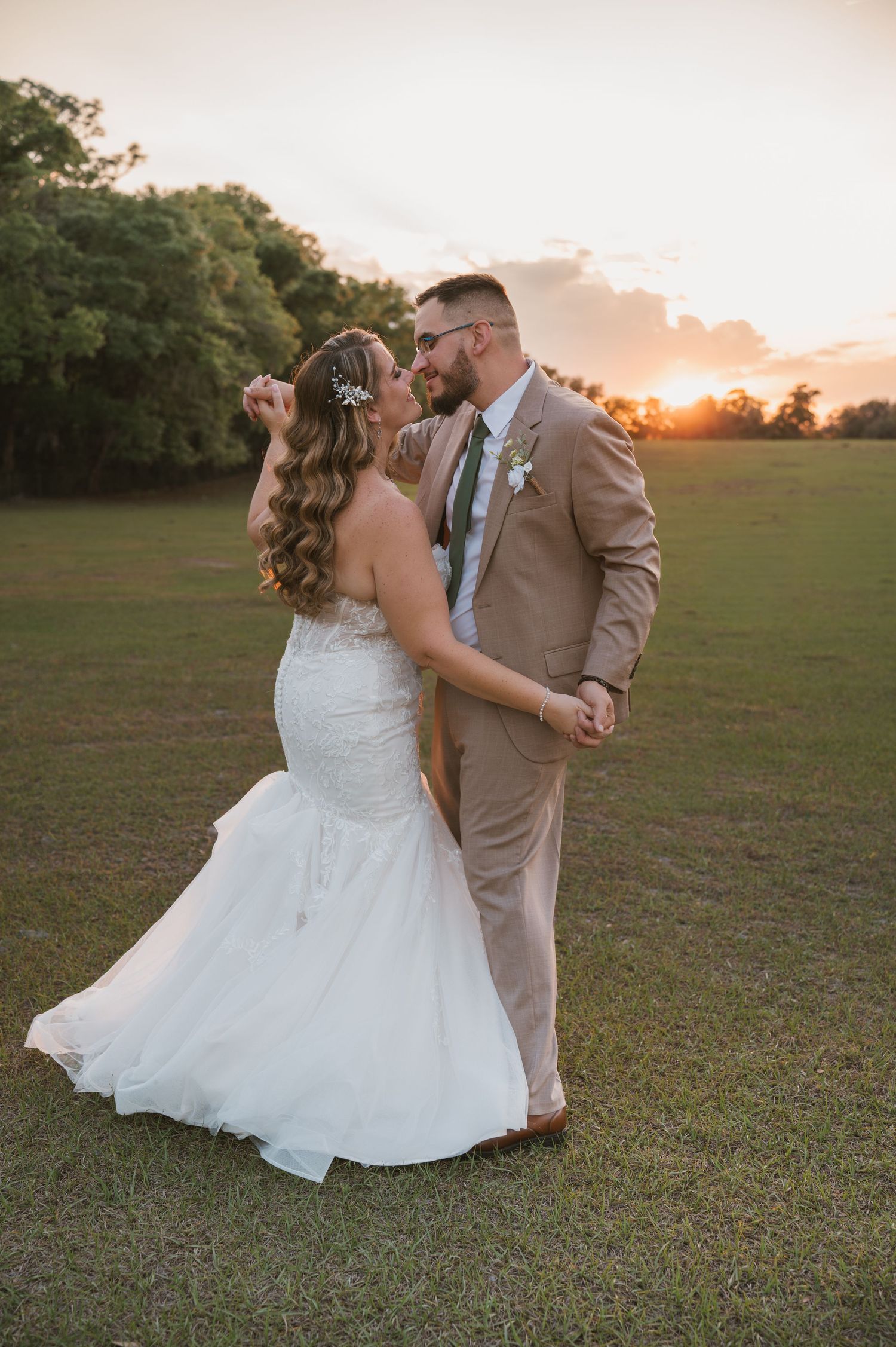 Sunset wedding portraits of the bride and groom surrounded by the open fields at Moss Estates wedding venue in Eustis, Florida.