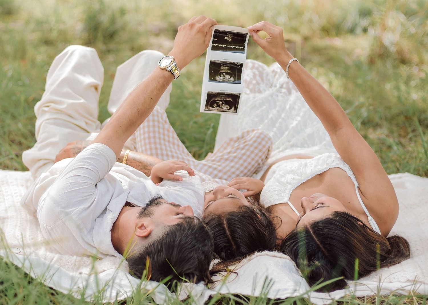 Timeless pregnancy announcement portraits by a St. Cloud family photographer