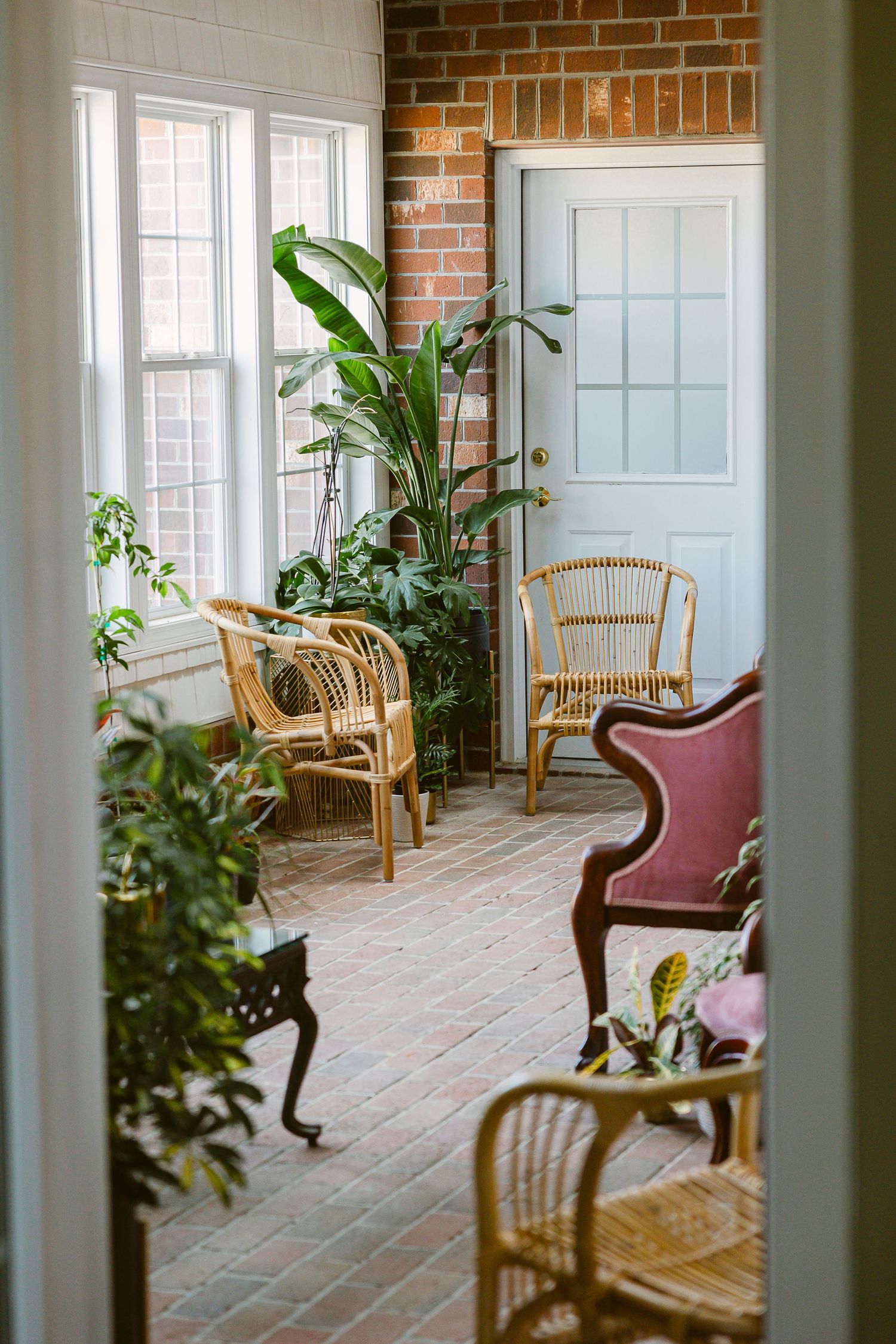 Kalli Hicks is a photographer based in Asheville, North Carolina, who tells wedding and elopement stories in the Southeastern US and Ireland