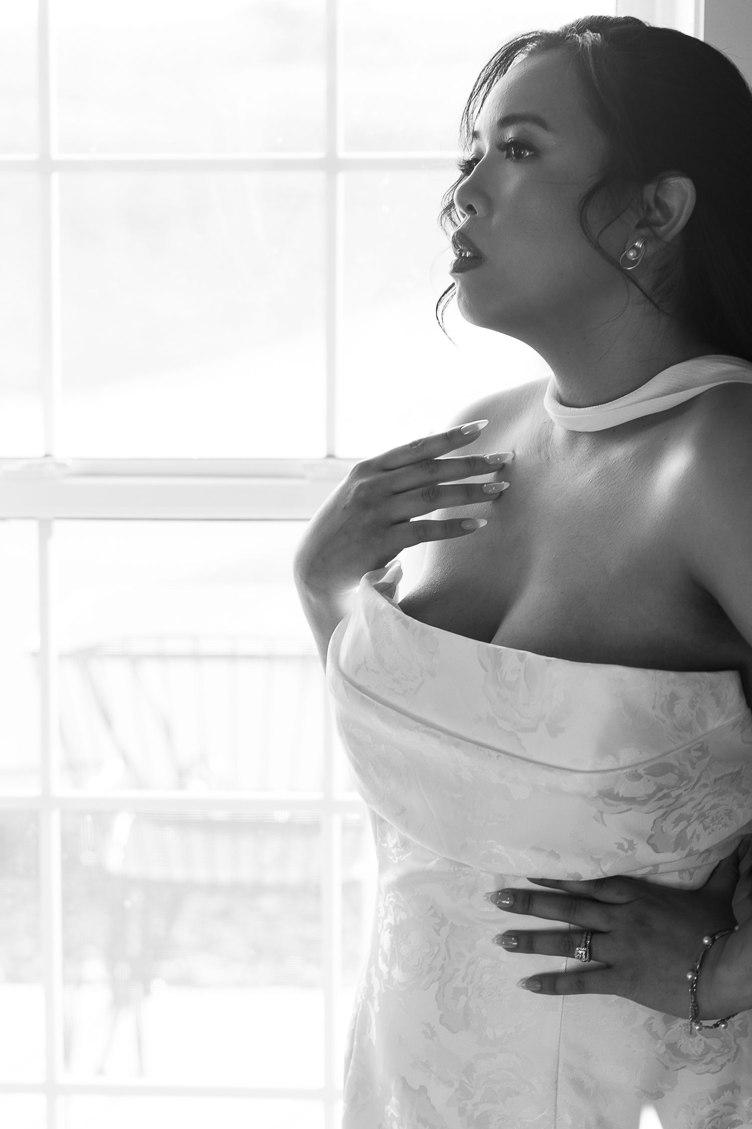 Kalli Hicks is a photographer based in Asheville, North Carolina, who tells wedding and elopement stories in the Southeastern US and Ireland