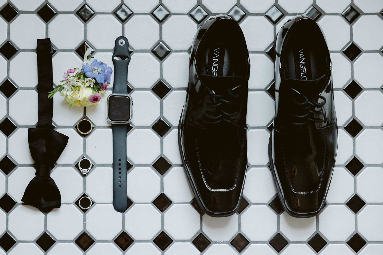 Explore this elegant Southern intimate wedding and elopement inspiration for couples getting married in the Southeast, designer details