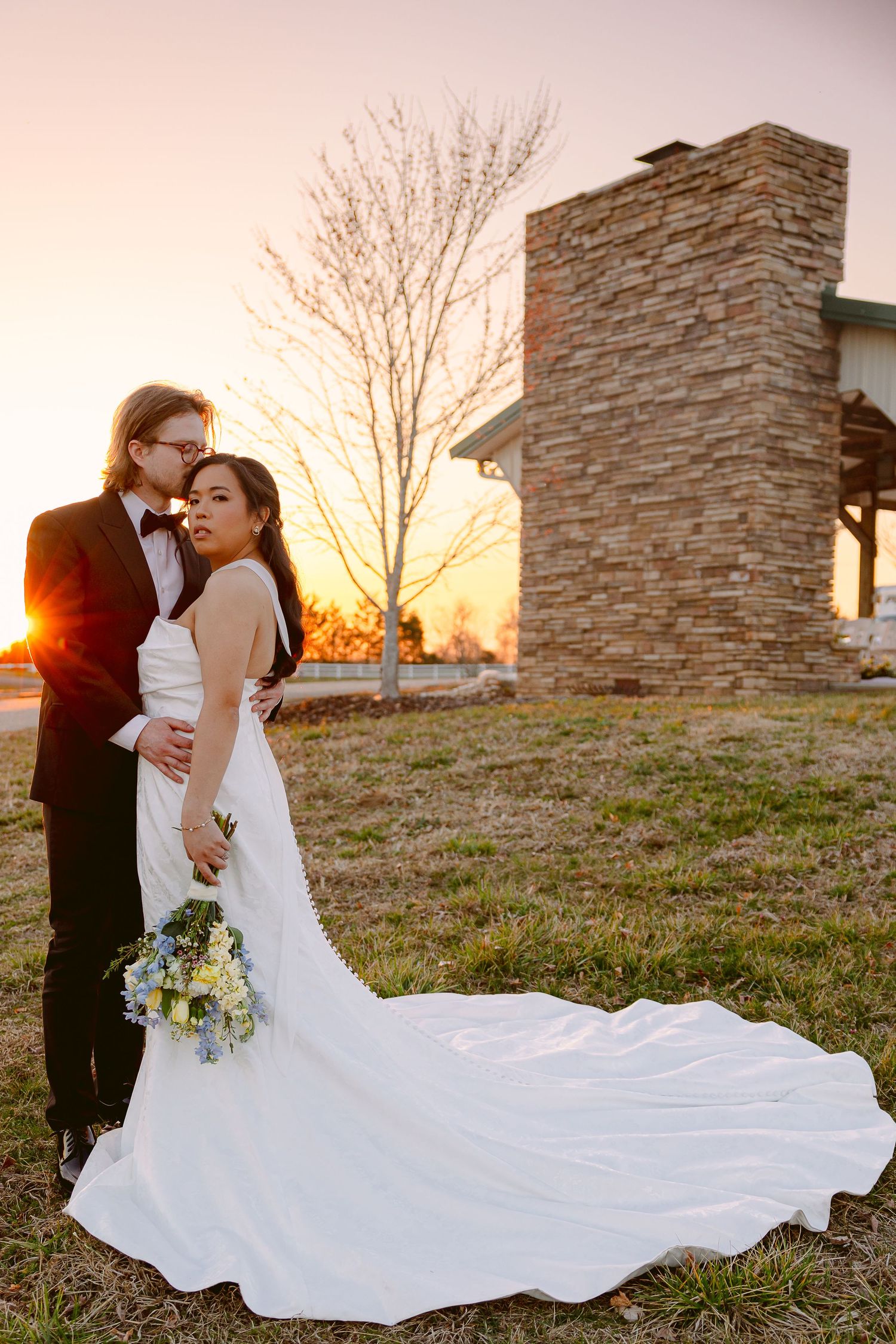 Explore this elegant Southern intimate wedding and elopement inspiration for couples getting married in the Southeast, golden hour portraits
