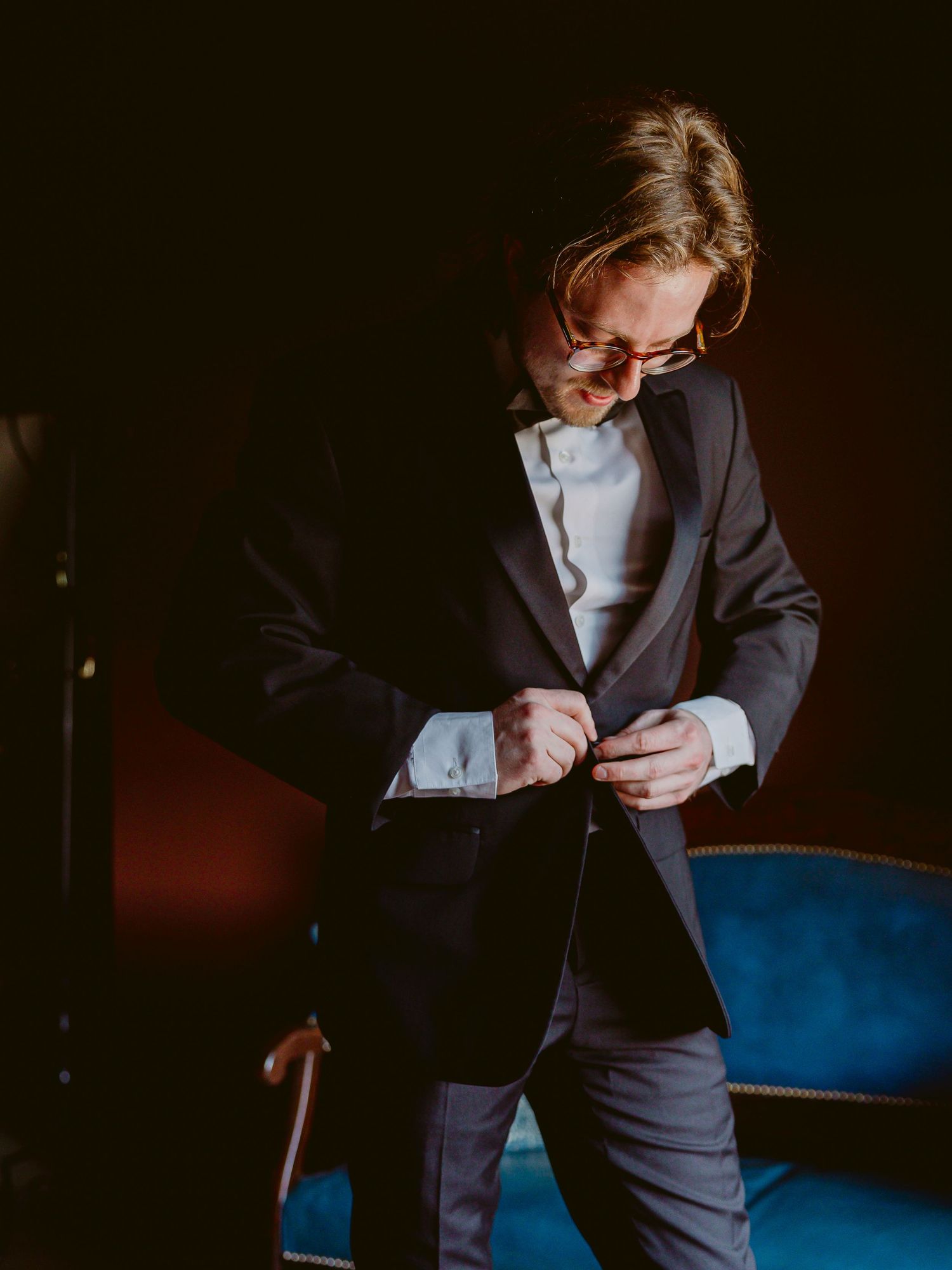 Kalli Hicks is a photographer based in Asheville, North Carolina, who tells wedding and elopement stories in the Southeastern US and Ireland