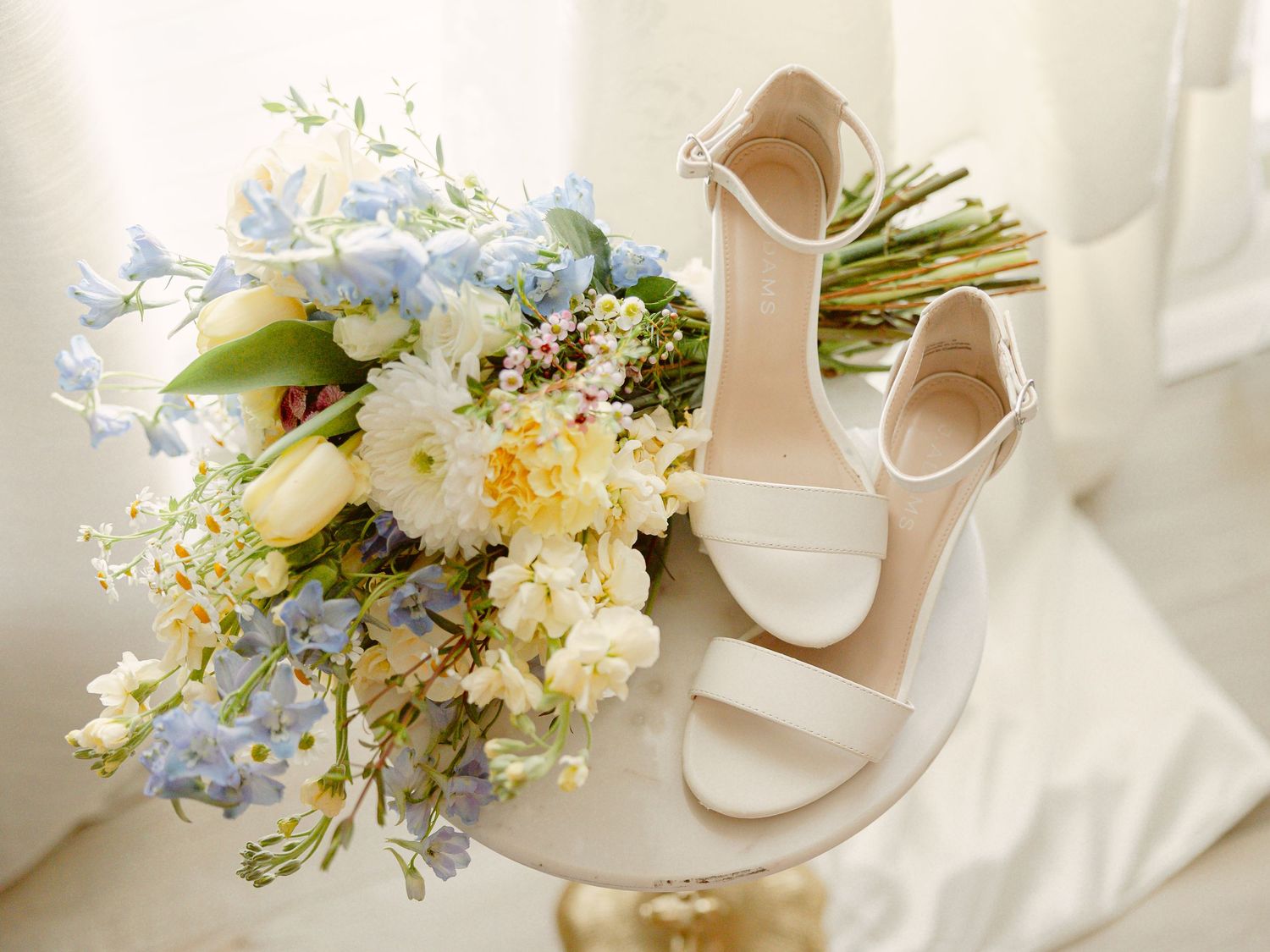 Kalli Hicks is a photographer based in Asheville, North Carolina, who tells wedding and elopement stories in the Southeastern US and Ireland
