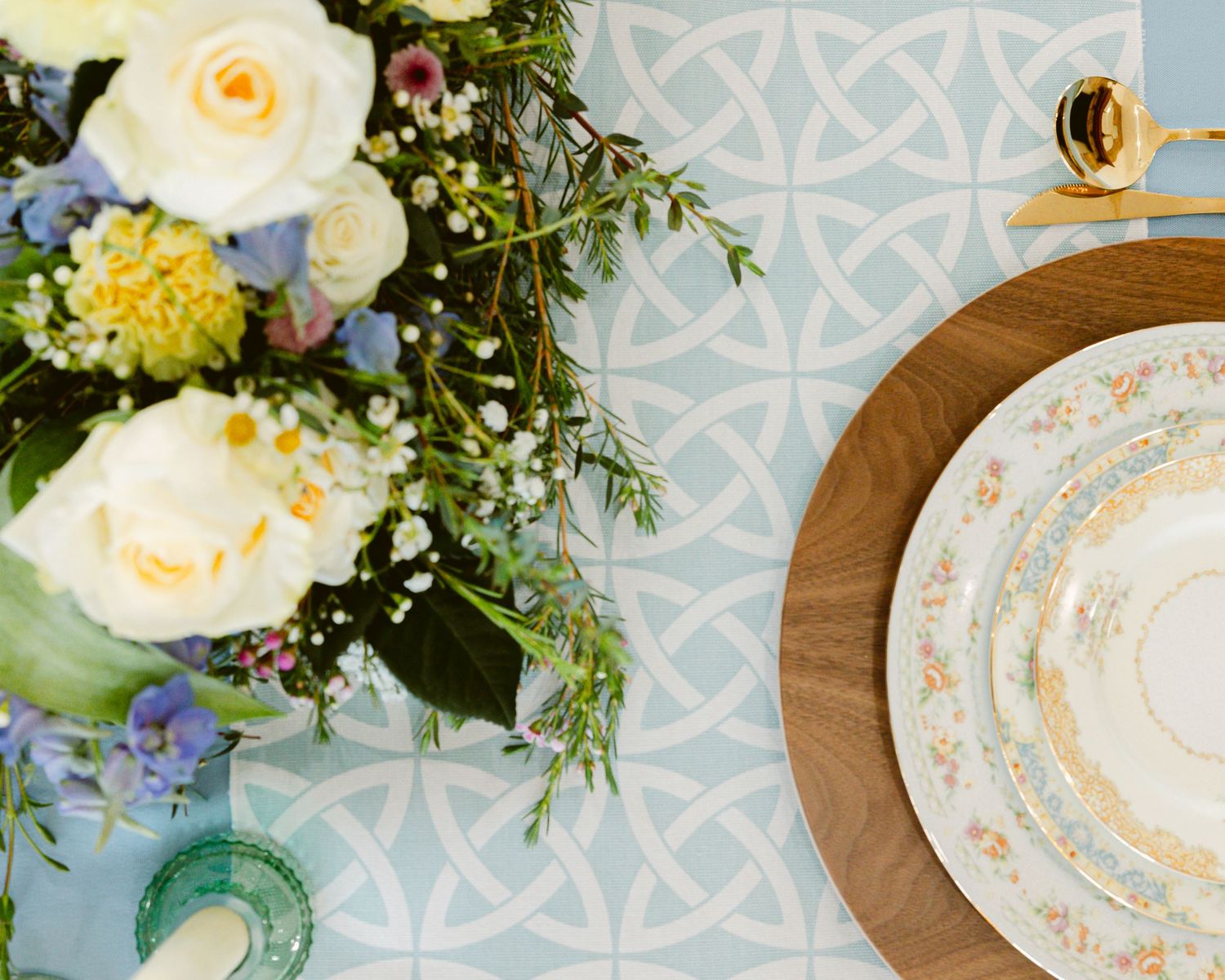 Kalli Hicks is a photographer based in Asheville, North Carolina, who tells wedding and elopement stories in the Southeastern US and Ireland