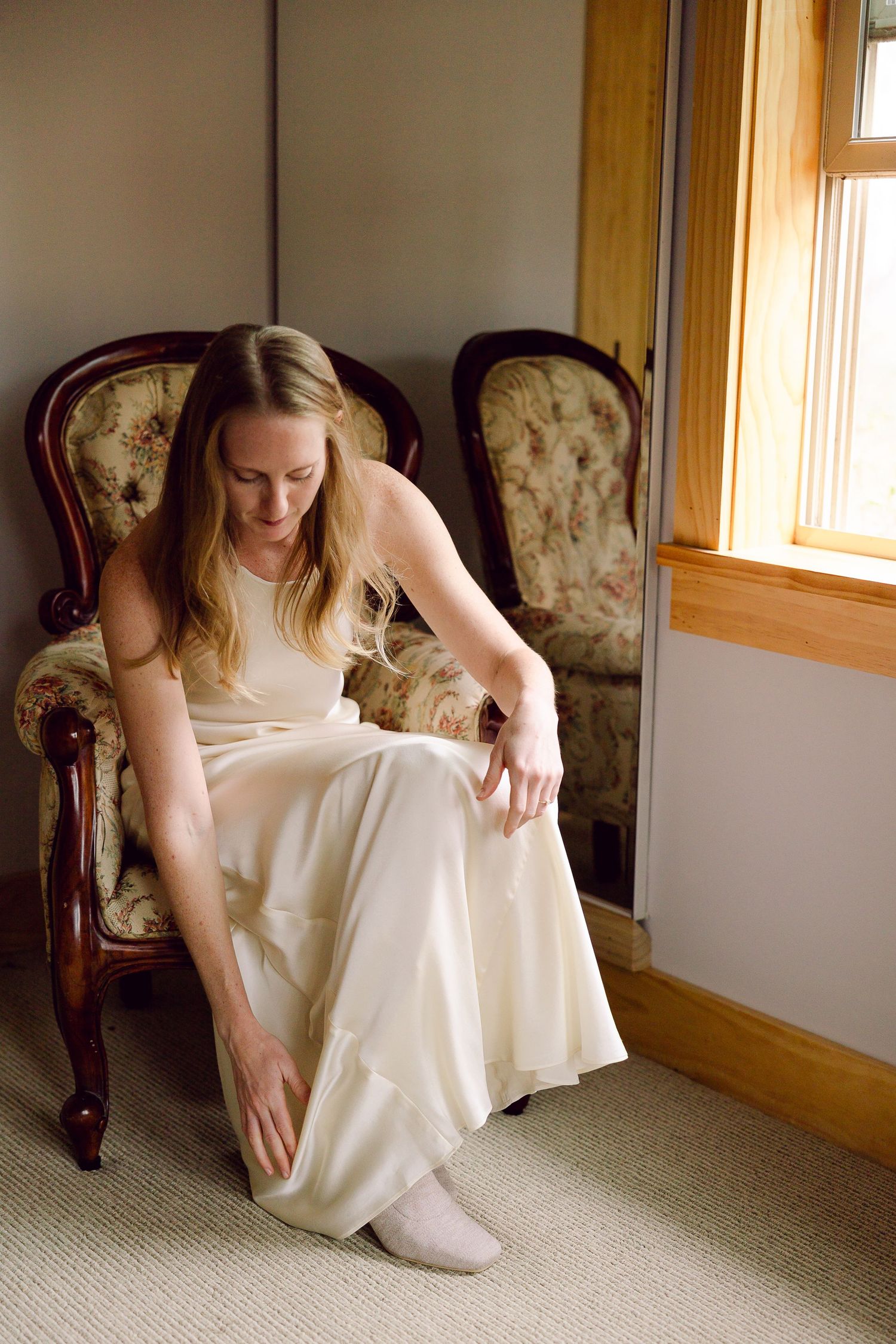 micro wedding photographer based in Asheville, North Carolina, who tells wedding and elopement stories in the Southeastern US and Ireland