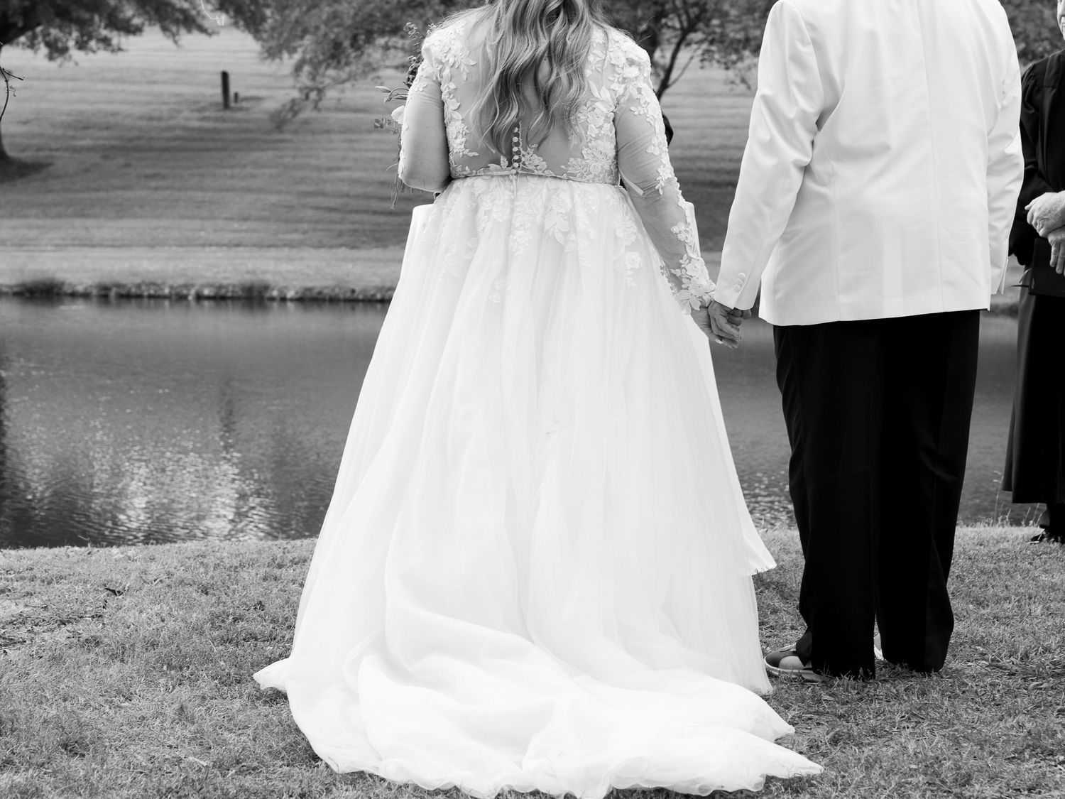 Explore this southeast luxury micro wedding at Shelton Vineyards, Southeastern US elopement and micro wedding photographer, ceremony Ireland