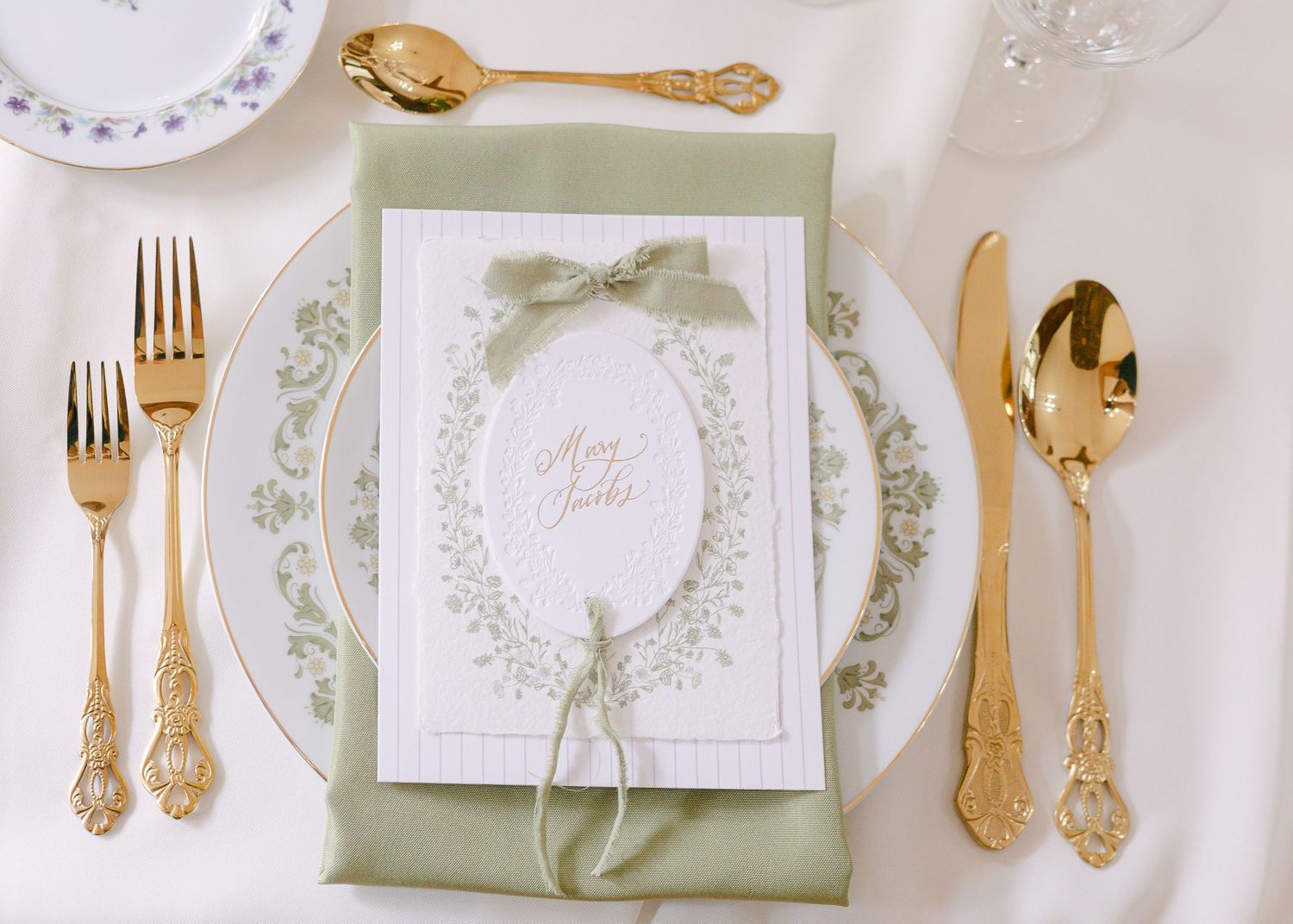 Kalli Hicks is a photographer based in Asheville, North Carolina, who tells wedding and elopement stories in the Southeastern US and Ireland